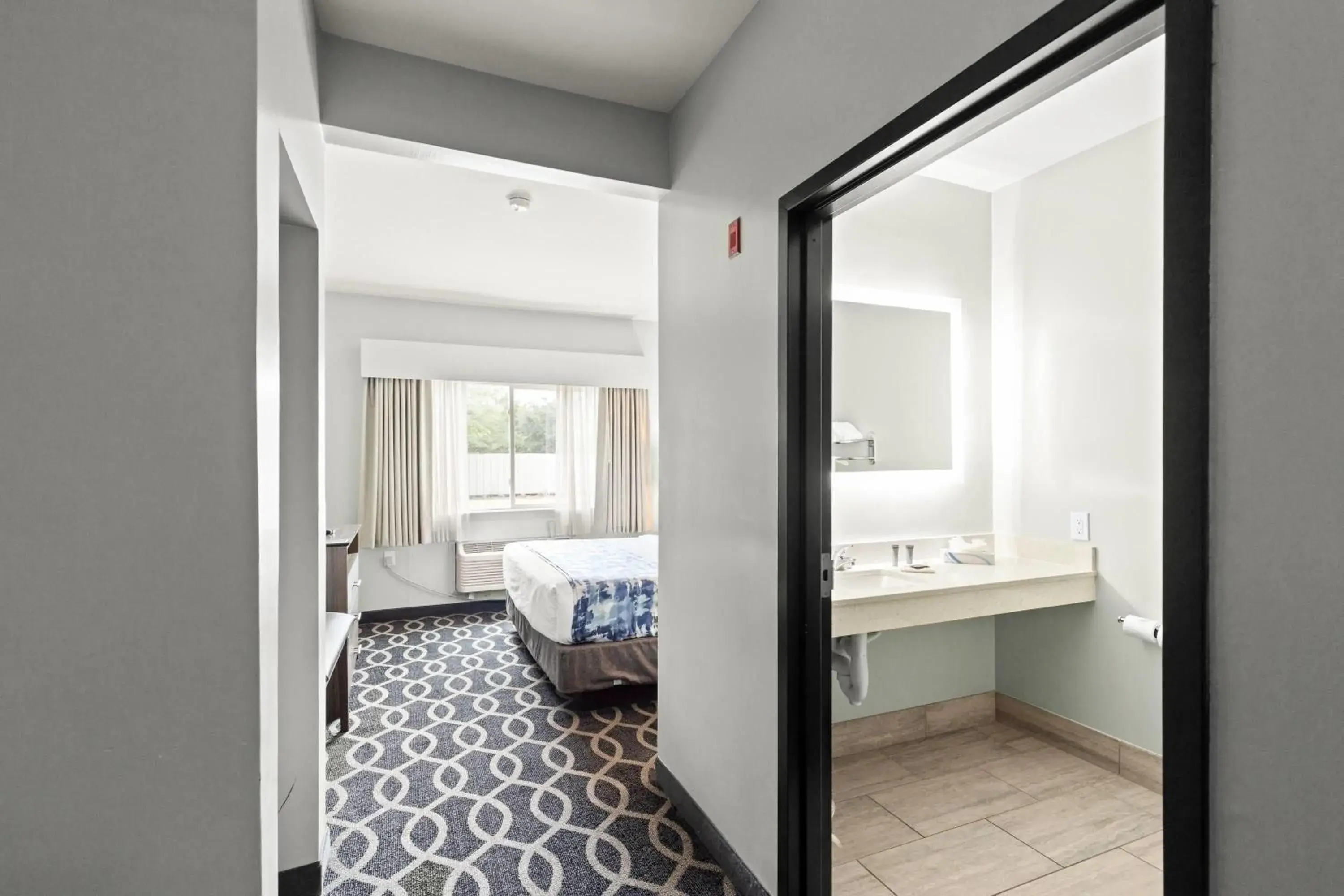 Photo of the whole room, Bed in Wingate by Wyndham Humble/Houston Intercontinental Airport Photo of the whole room, Bed in Wingate by Wyndham Humble/Houston Intercontinental Airport