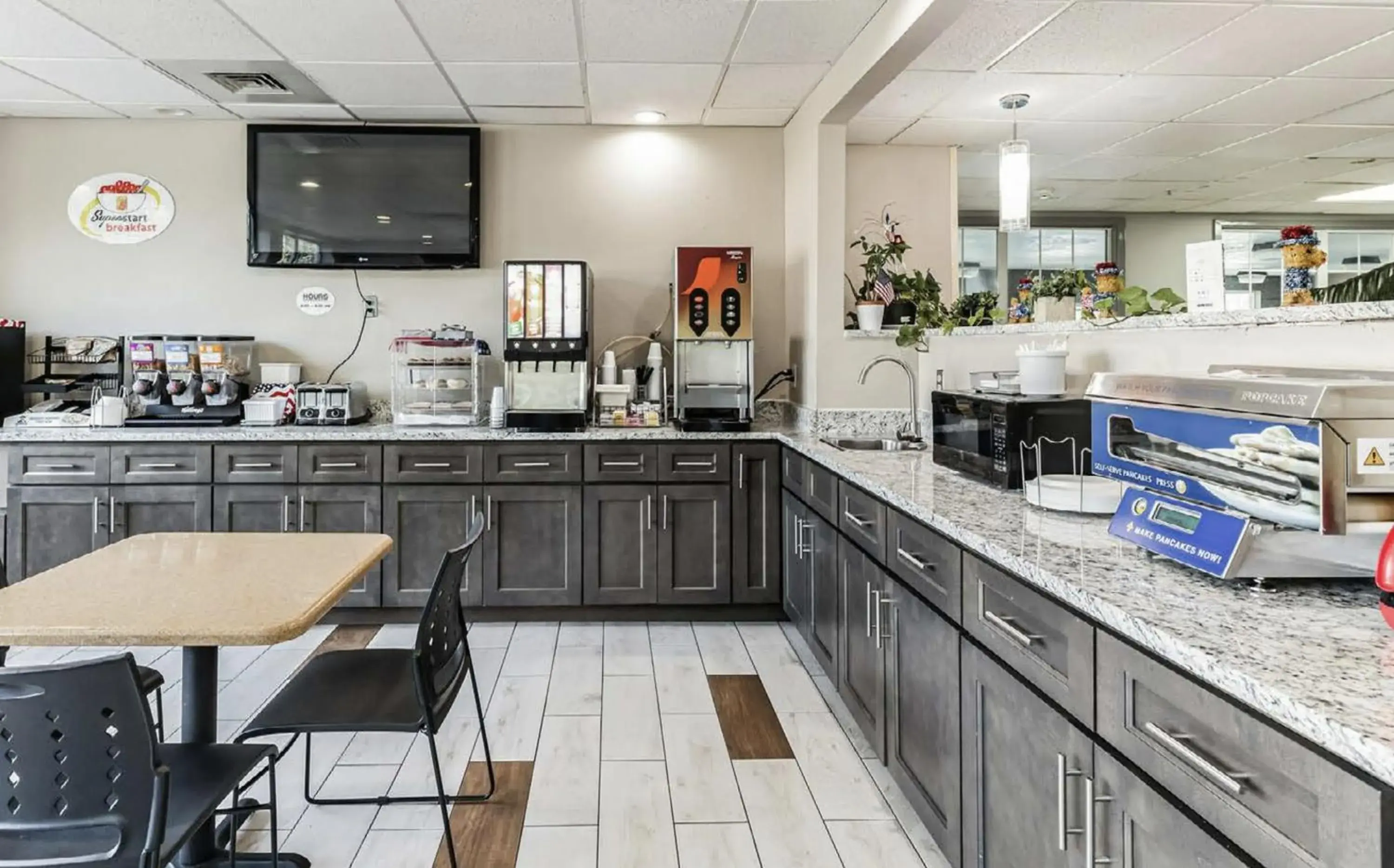 Restaurant/places to eat in Super 8 by Wyndham Smithfield-Selma Restaurant/places to eat in Super 8 by Wyndham Smithfield-Selma