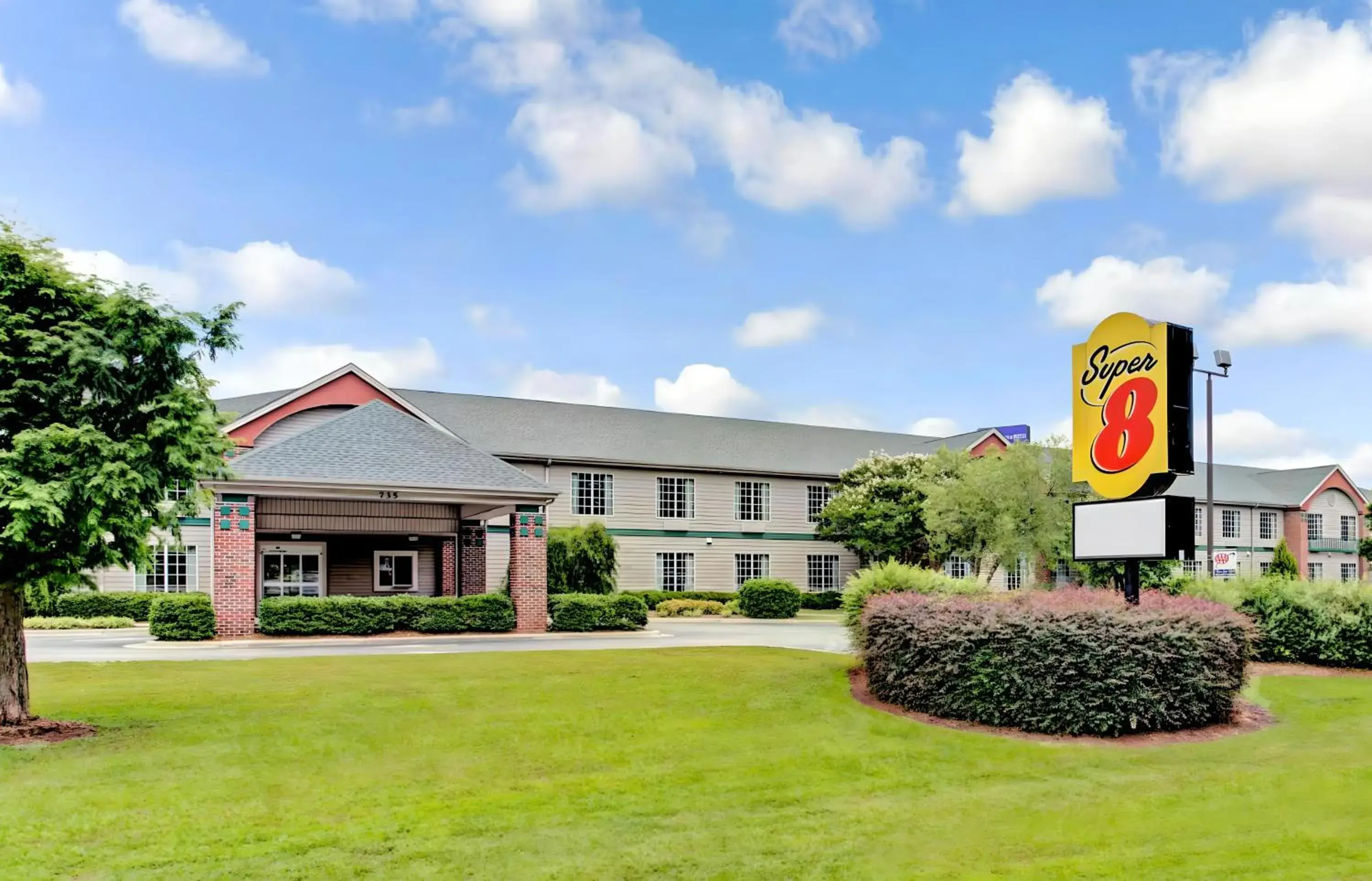 Property building in Super 8 by Wyndham Smithfield-Selma Property building in Super 8 by Wyndham Smithfield-Selma