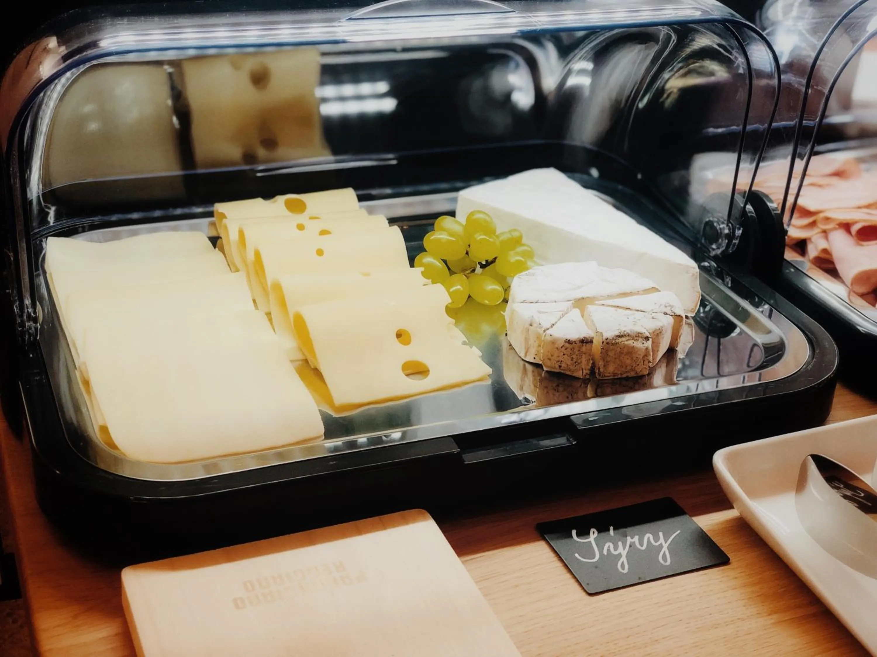 Buffet breakfast in Pension MONO - Adults Only