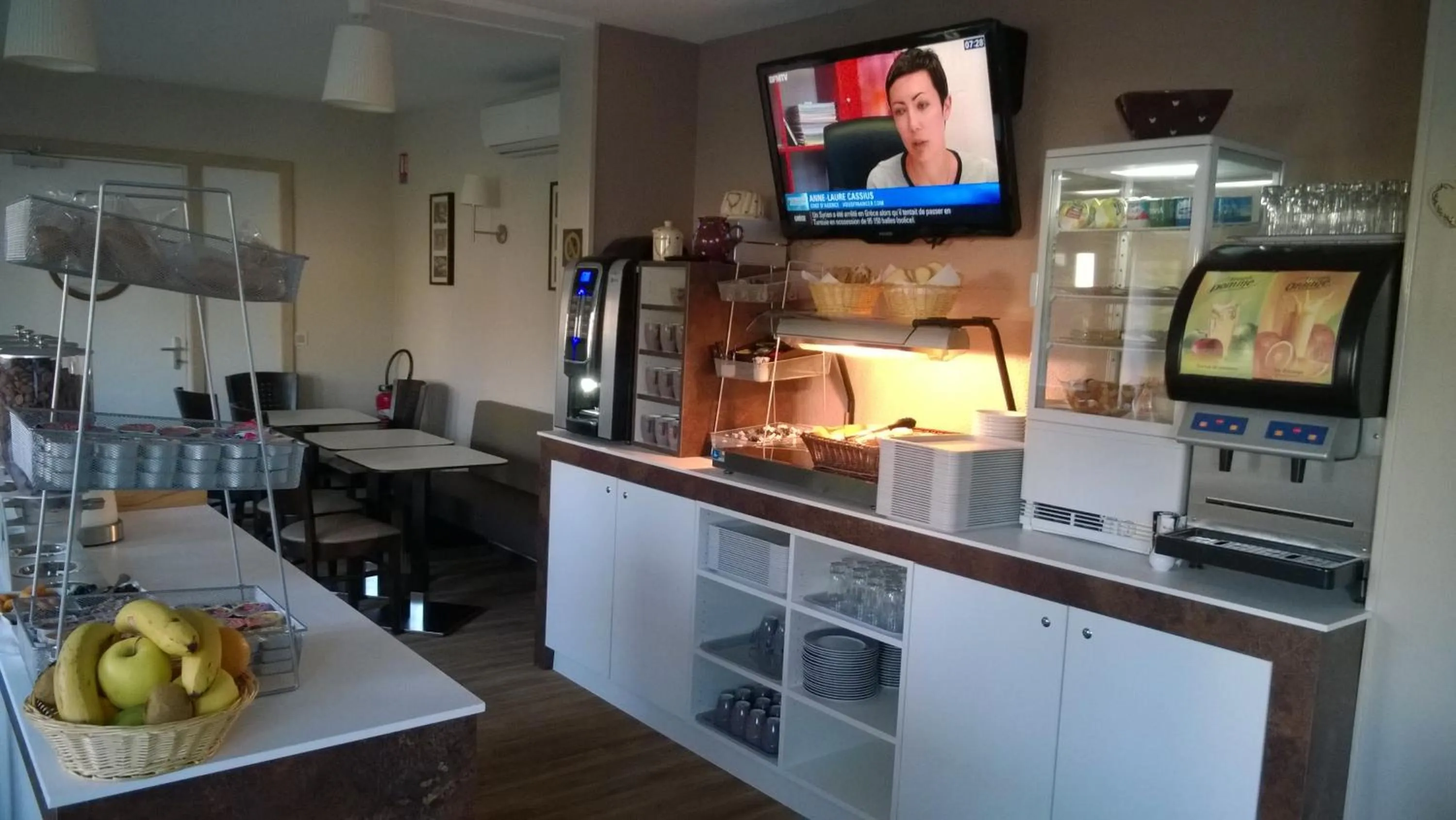 Buffet breakfast in Hôtel d'Alsace