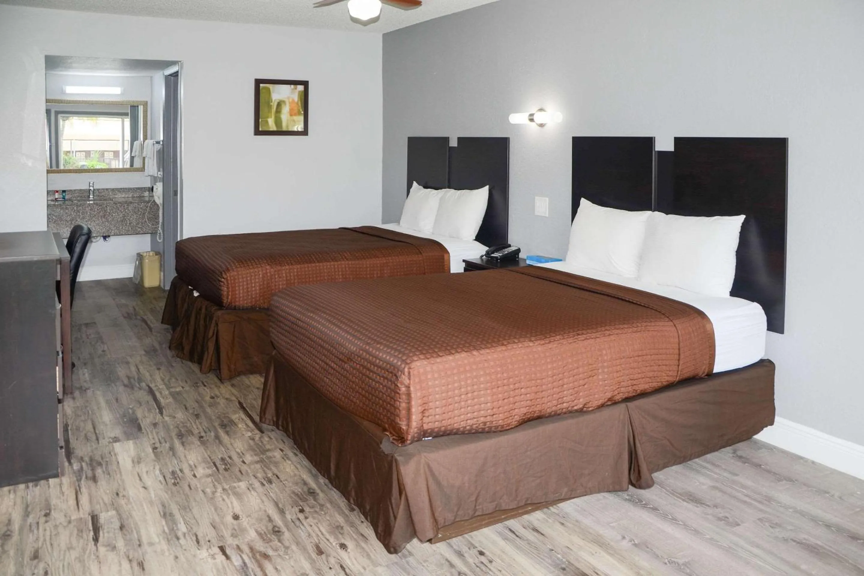 Bedroom, Bed in Rodeway Inn Sun City Center