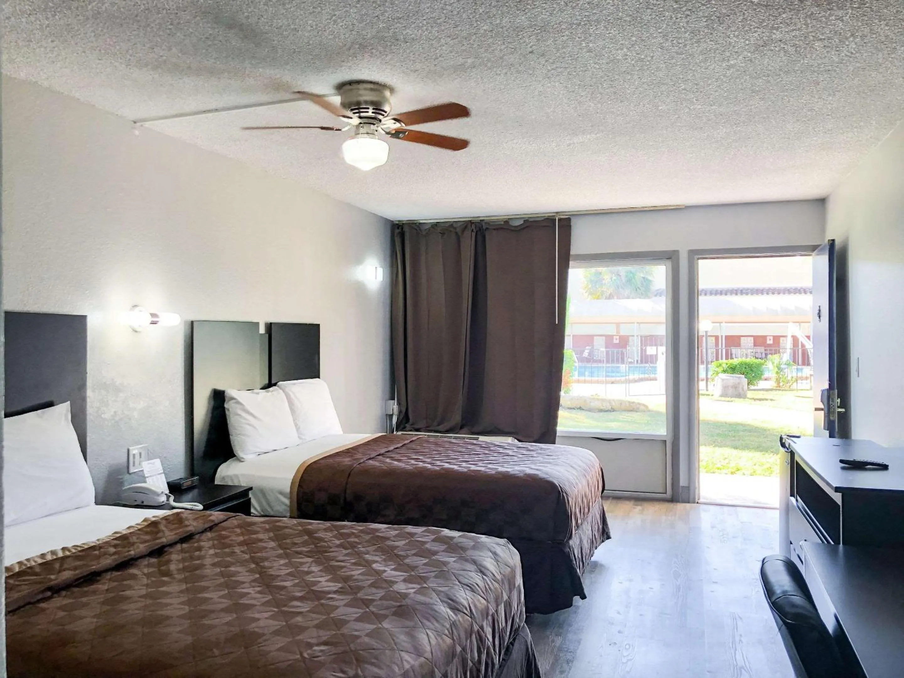 Bedroom, Bed in Rodeway Inn Sun City Center