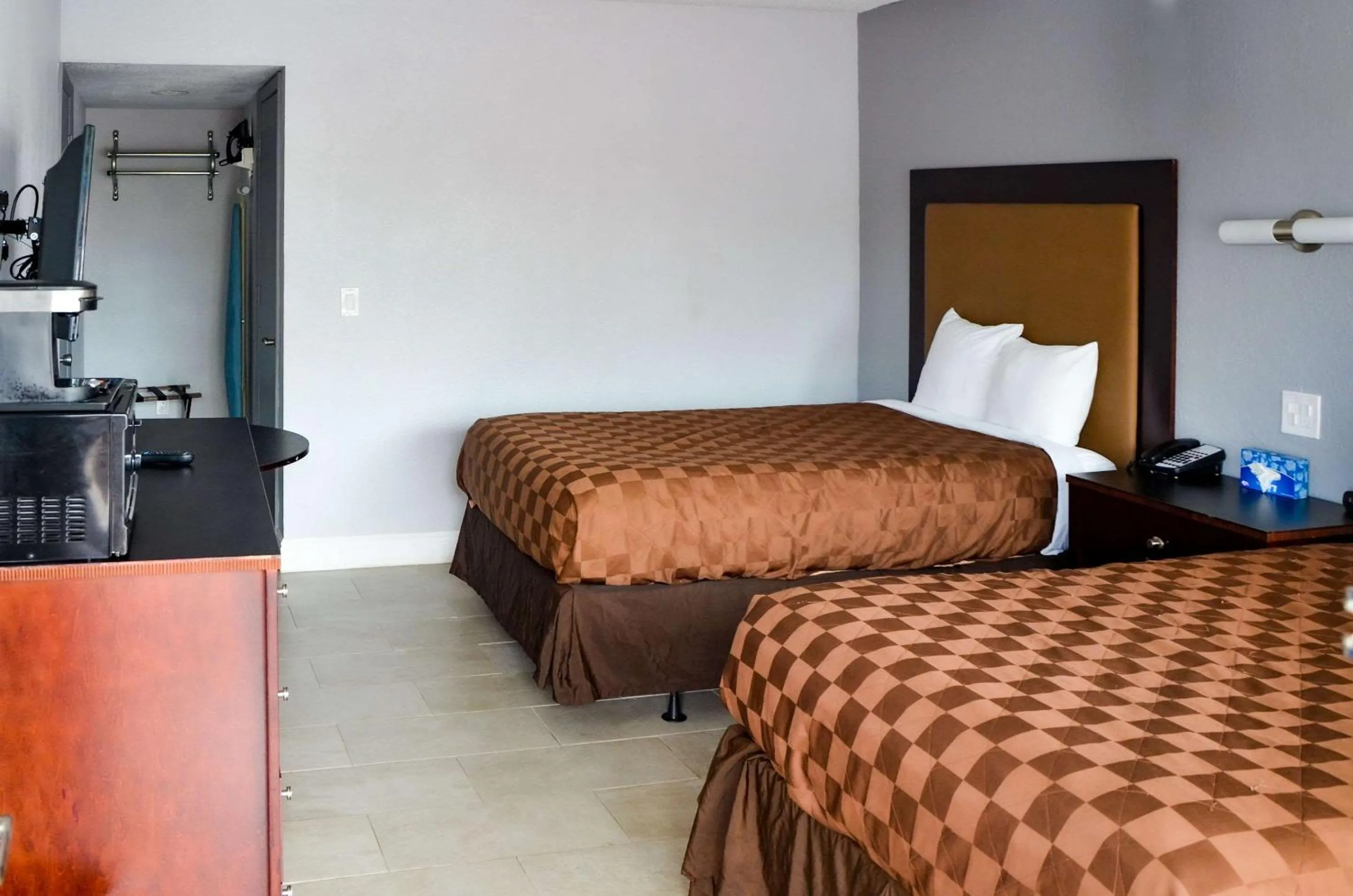 Bedroom, Bed in Rodeway Inn Sun City Center