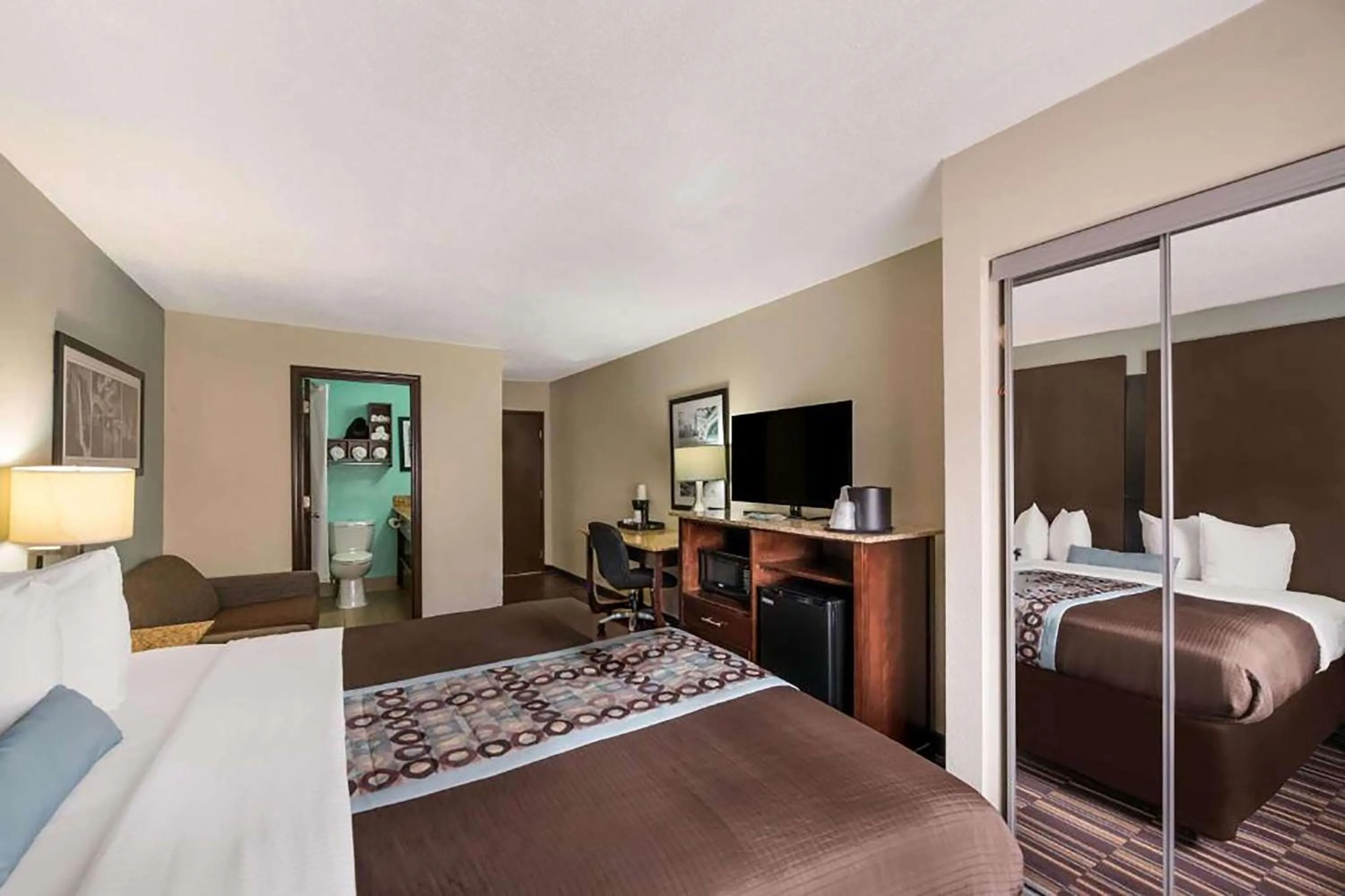 Bedroom, Bed in Baymont by Wyndham Elizabeth City