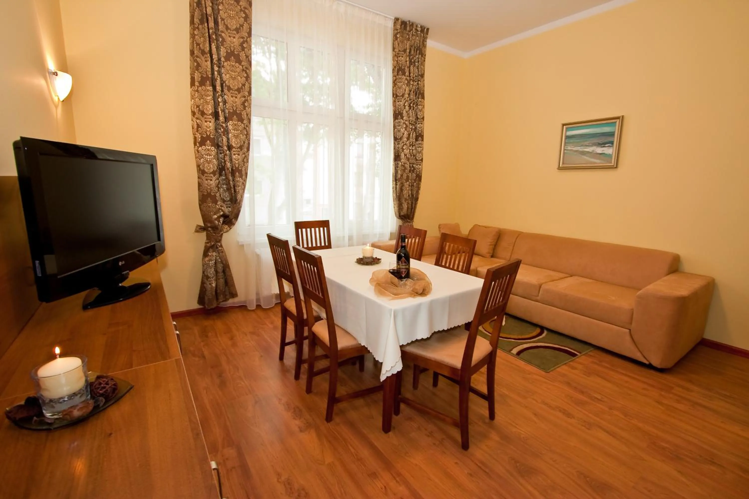 Communal lounge/ TV room in Apartament w willi Rybitwa