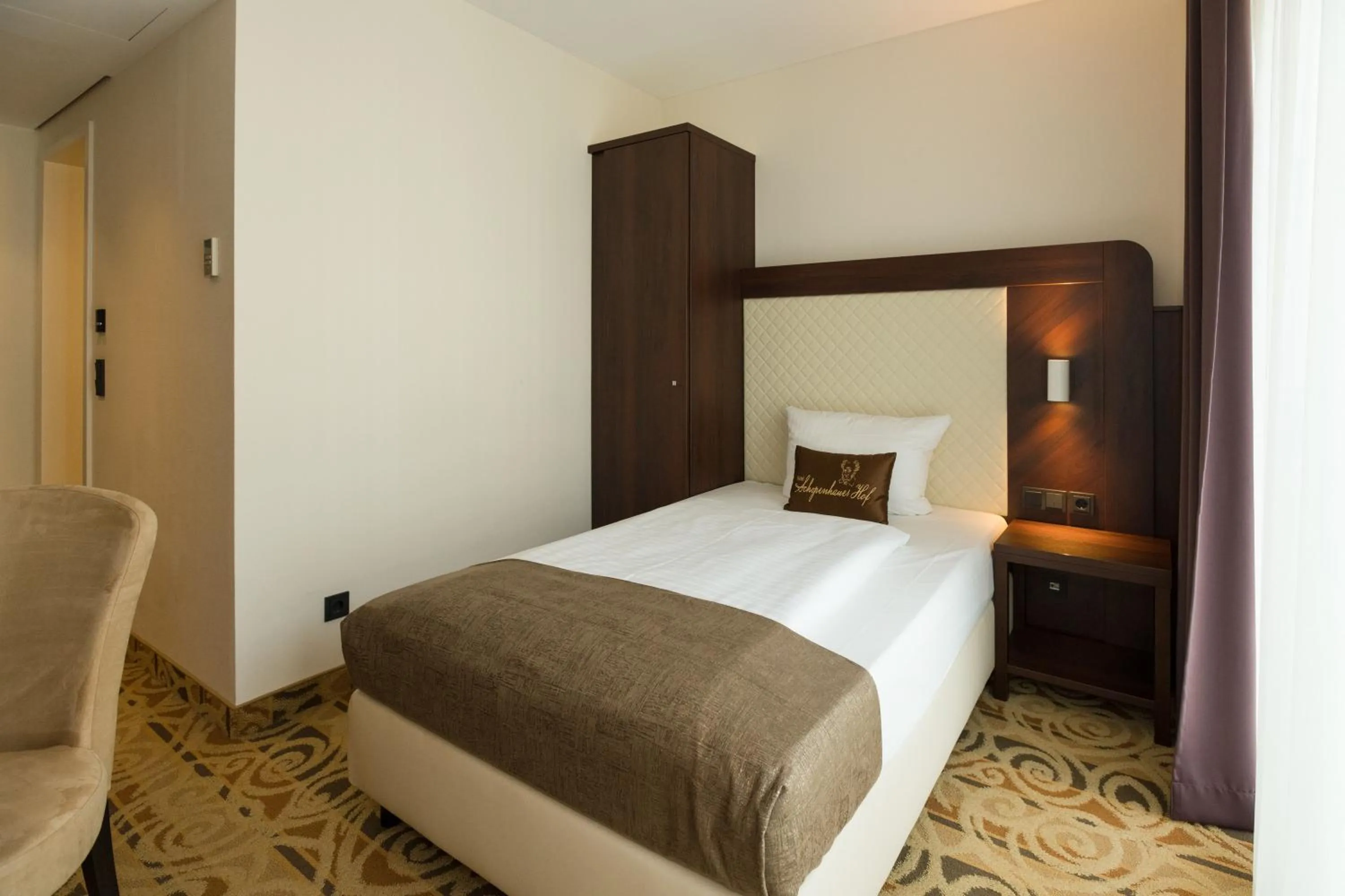 Bed in Hotel Schopenhauer Hof