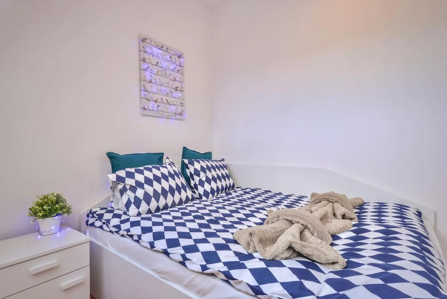Bed in Spacious 2BD 2BA Flat - South Park & Vitosha Views by Flat Mаnager