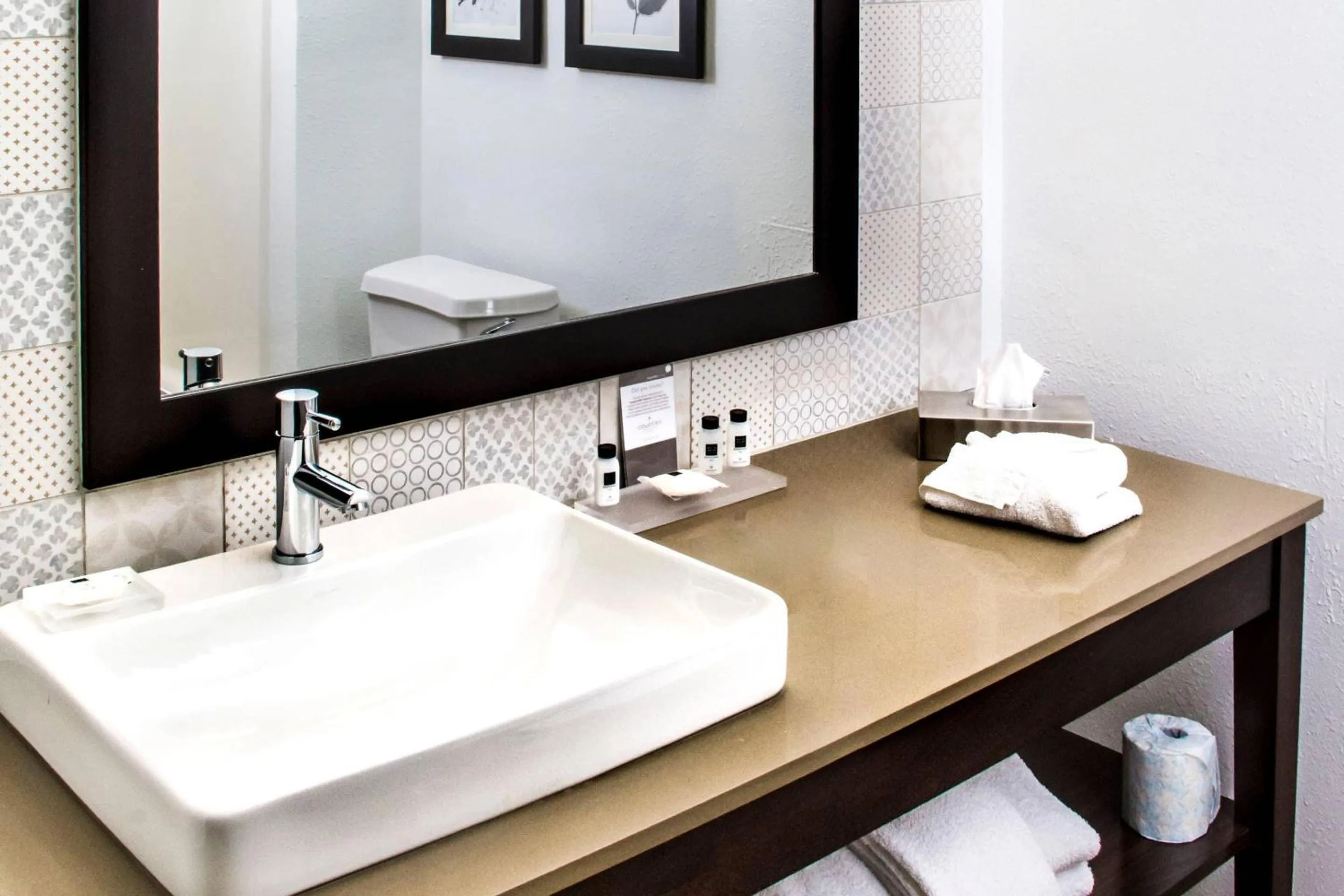 Bedroom in Country Inn & Suites by Radisson, Winchester, VA