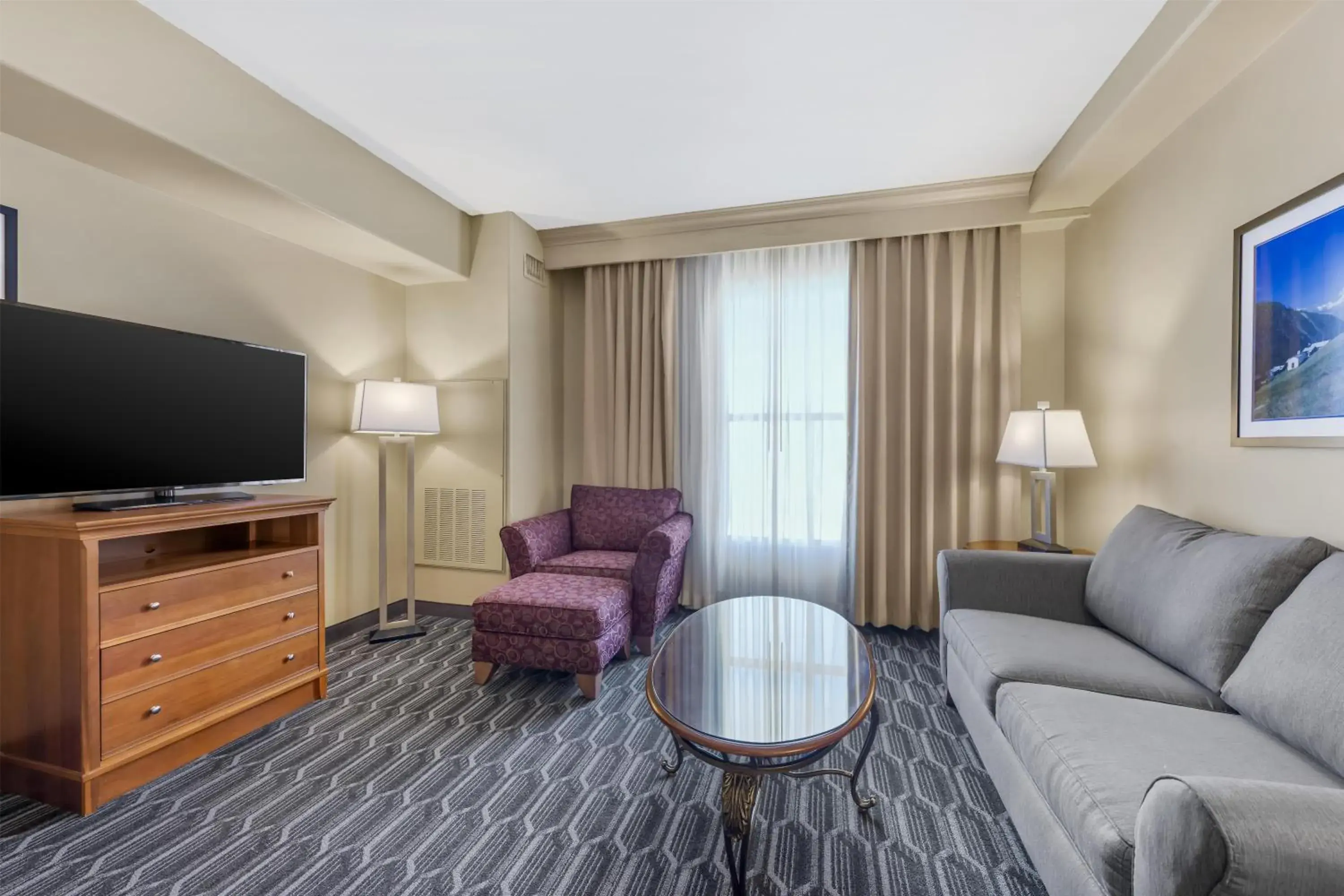 Bedroom in Best Western Plus Swiss Chalet Hotel & Suites Bedroom in Best Western Plus Swiss Chalet Hotel & Suites