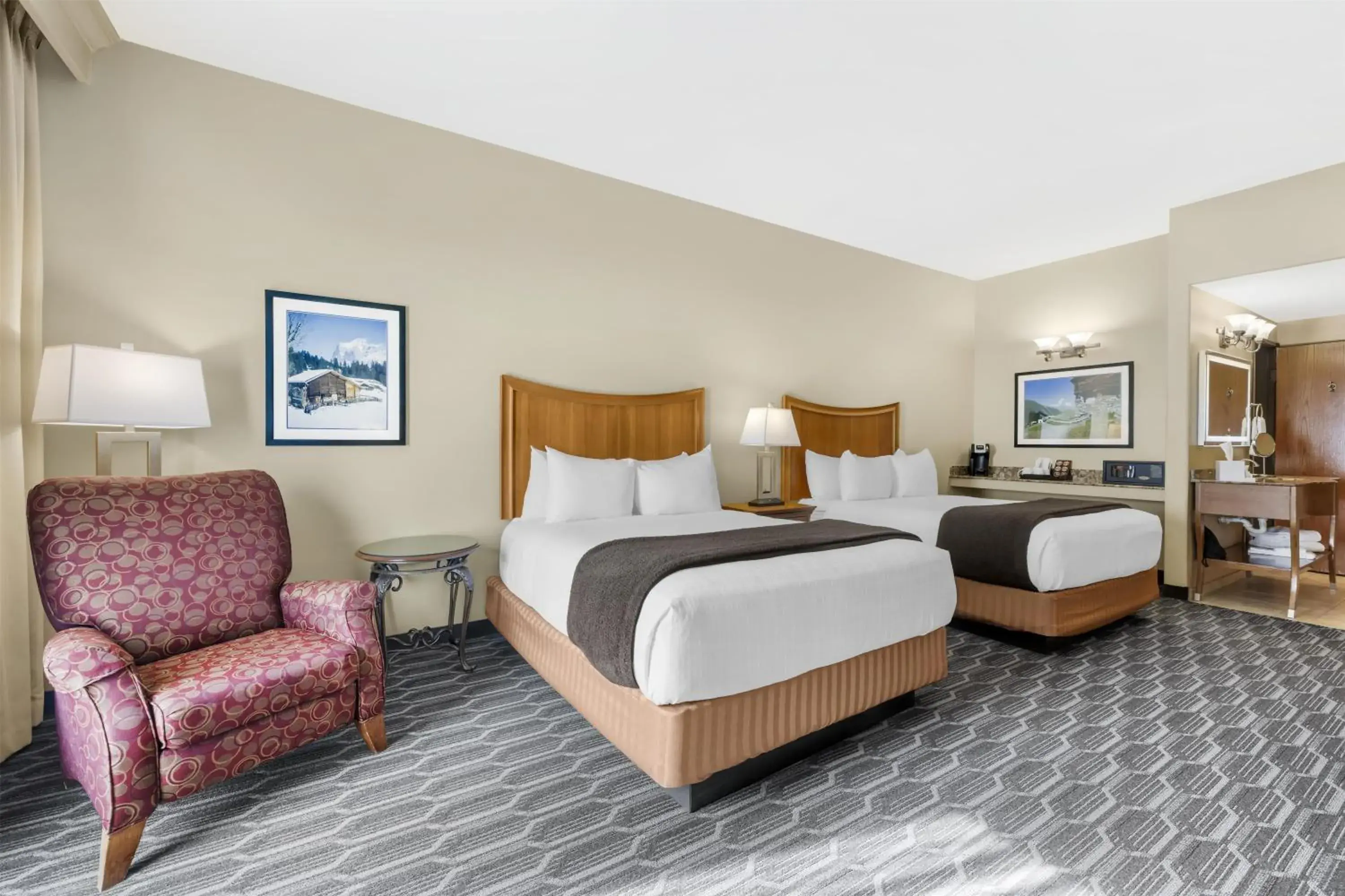 Bedroom, Bed in Best Western Plus Swiss Chalet Hotel & Suites Bedroom, Bed in Best Western Plus Swiss Chalet Hotel & Suites