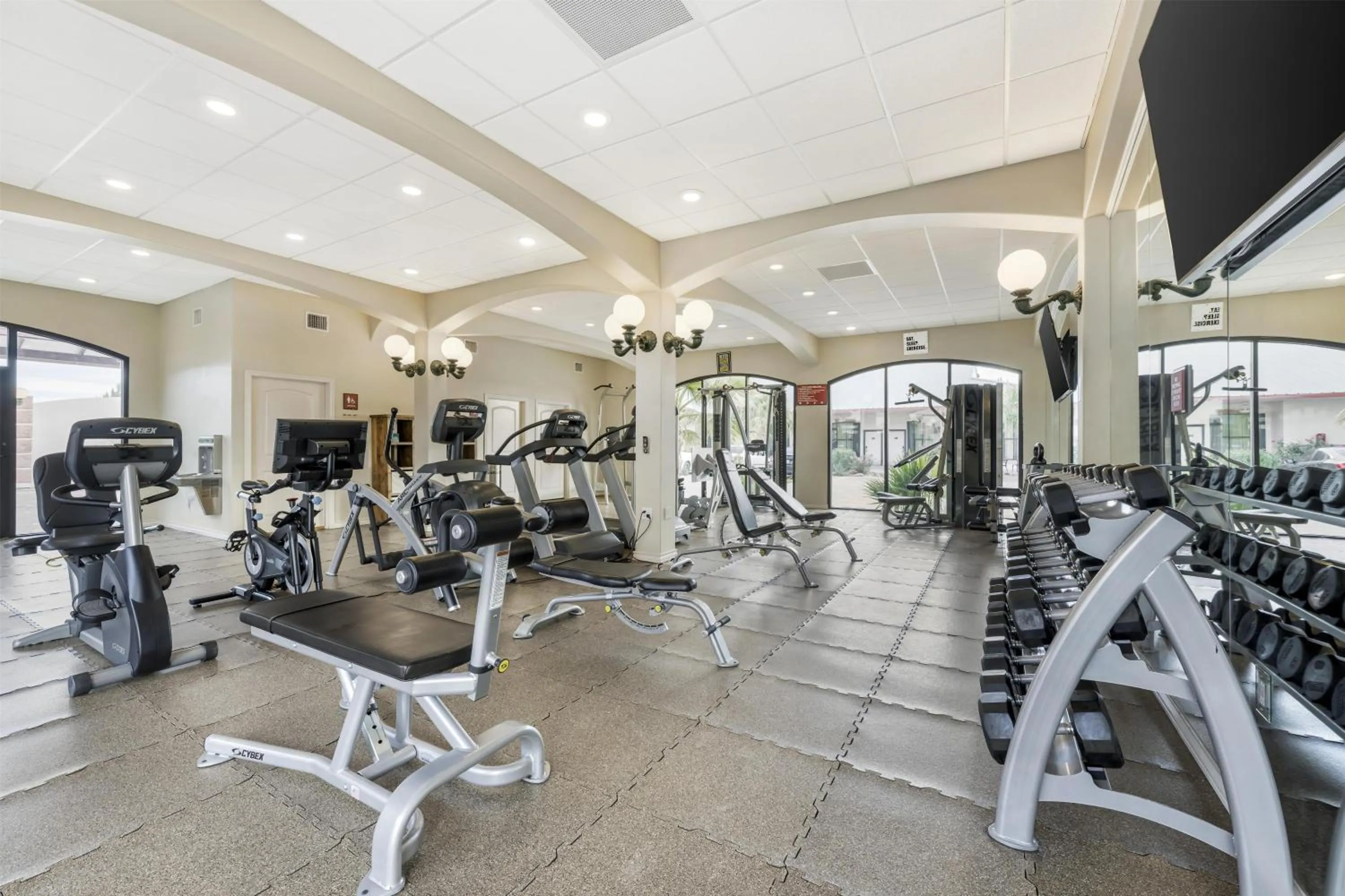 Fitness centre/facilities in Best Western Plus Swiss Chalet Hotel & Suites