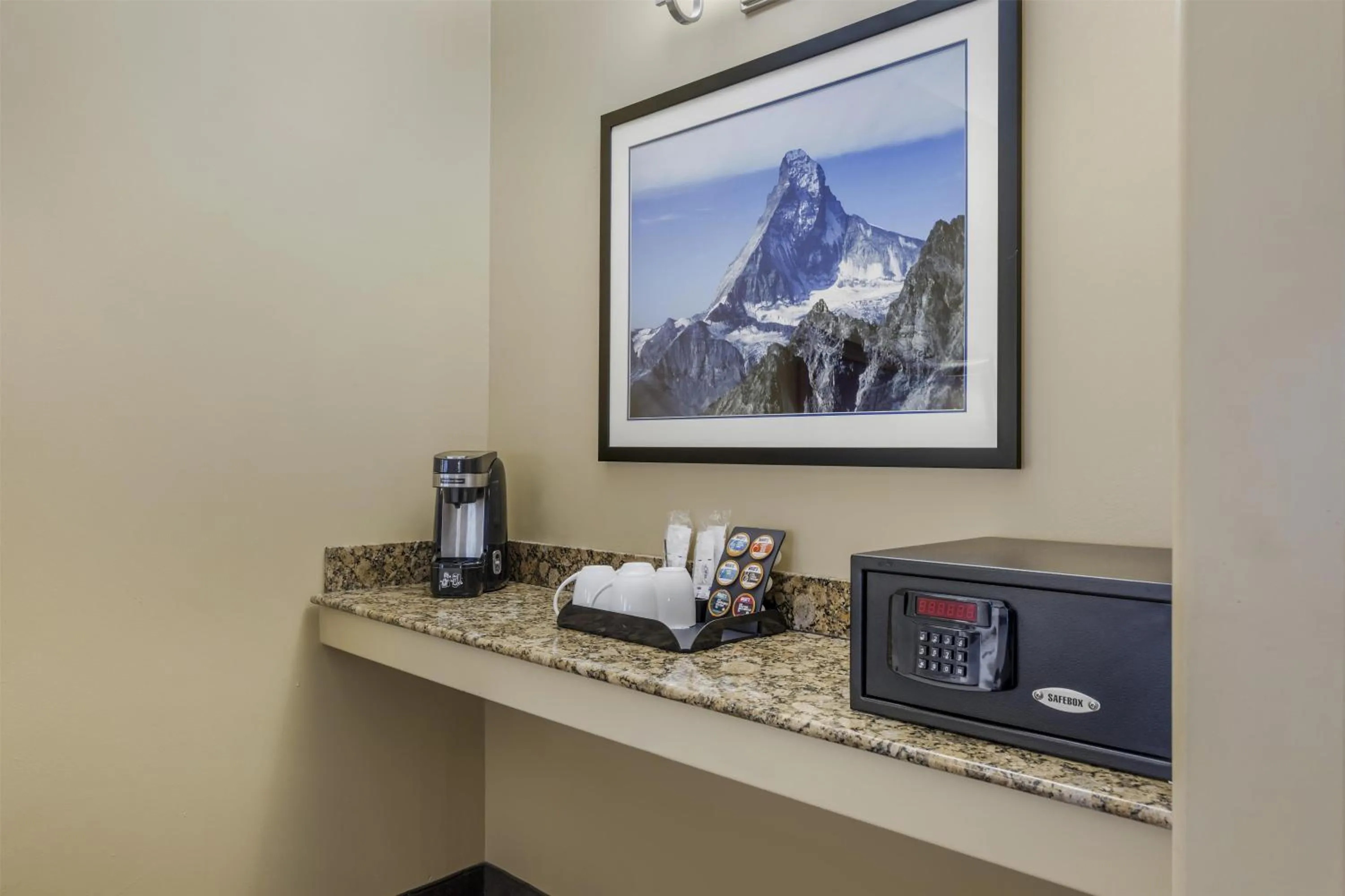 Bedroom in Best Western Plus Swiss Chalet Hotel & Suites