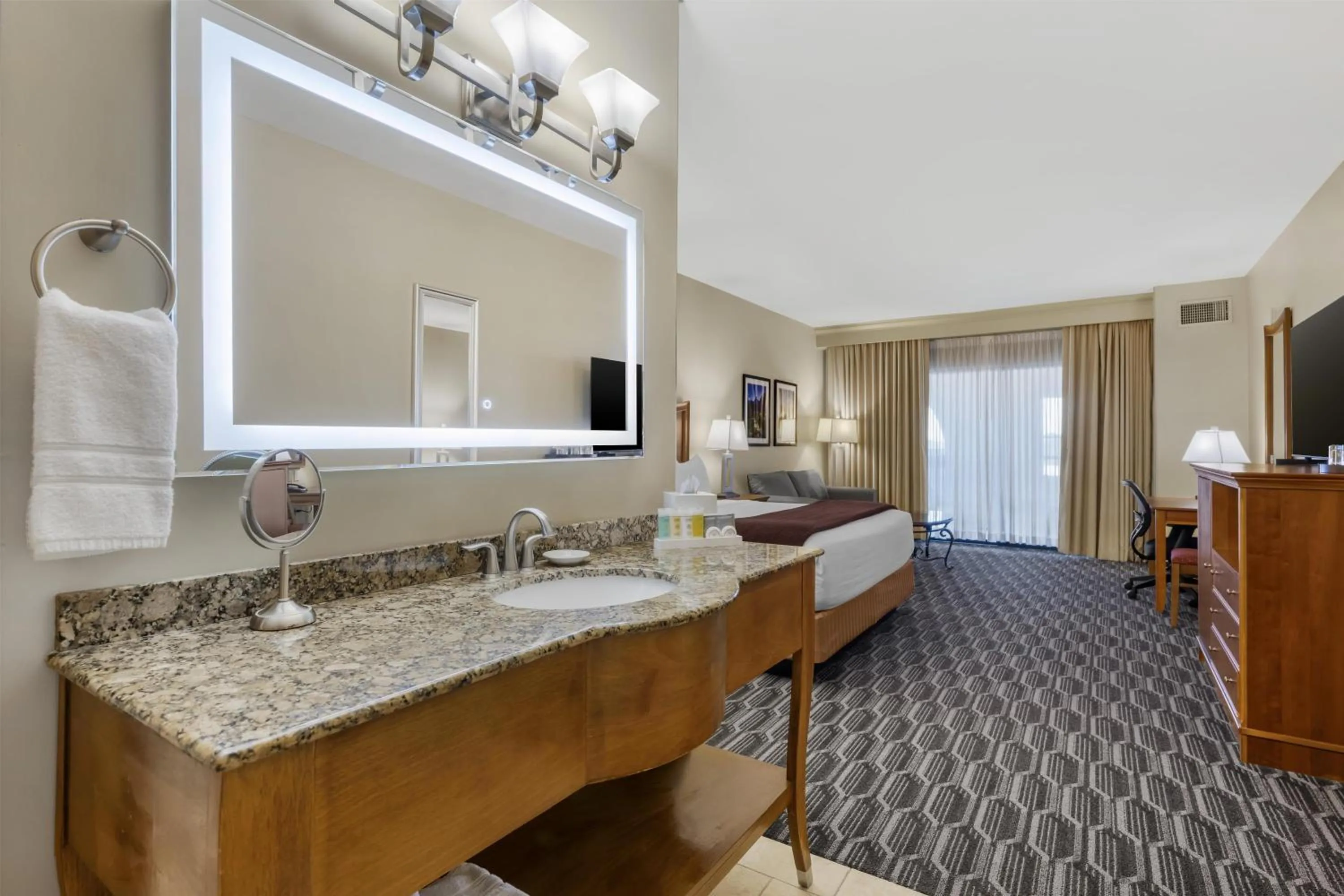 Bedroom in Best Western Plus Swiss Chalet Hotel & Suites