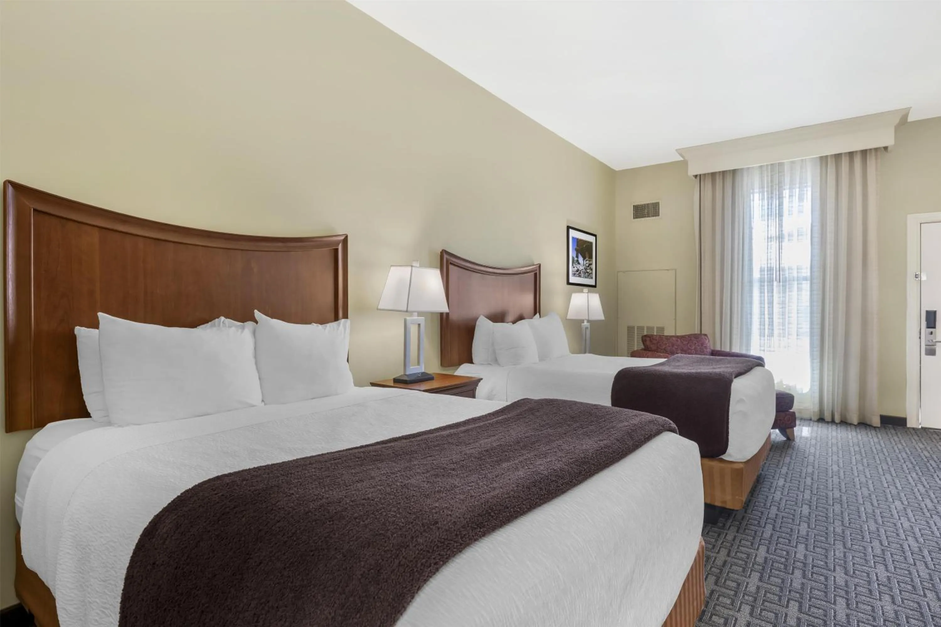 Bedroom, Bed in Best Western Plus Swiss Chalet Hotel & Suites