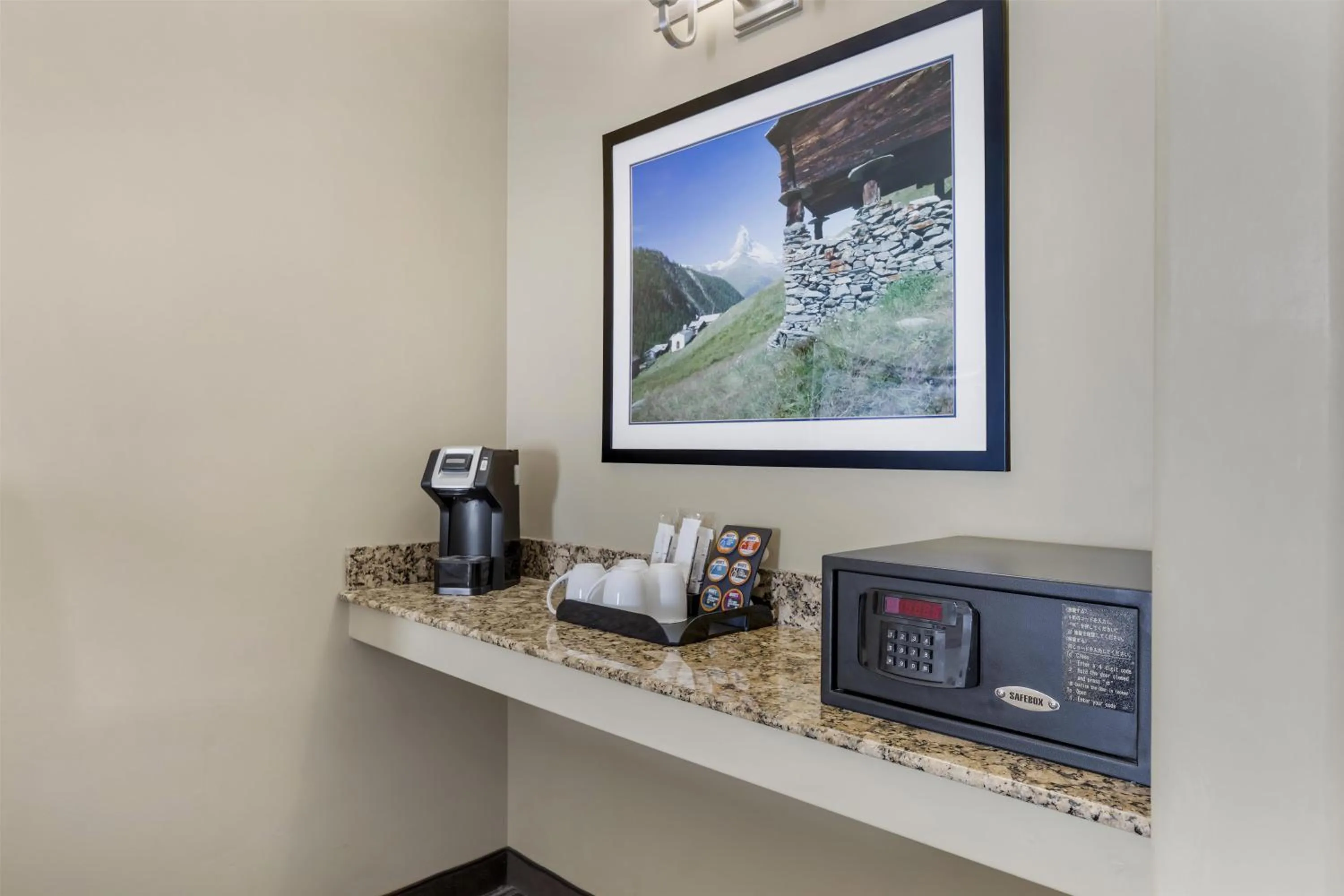 Bedroom in Best Western Plus Swiss Chalet Hotel & Suites