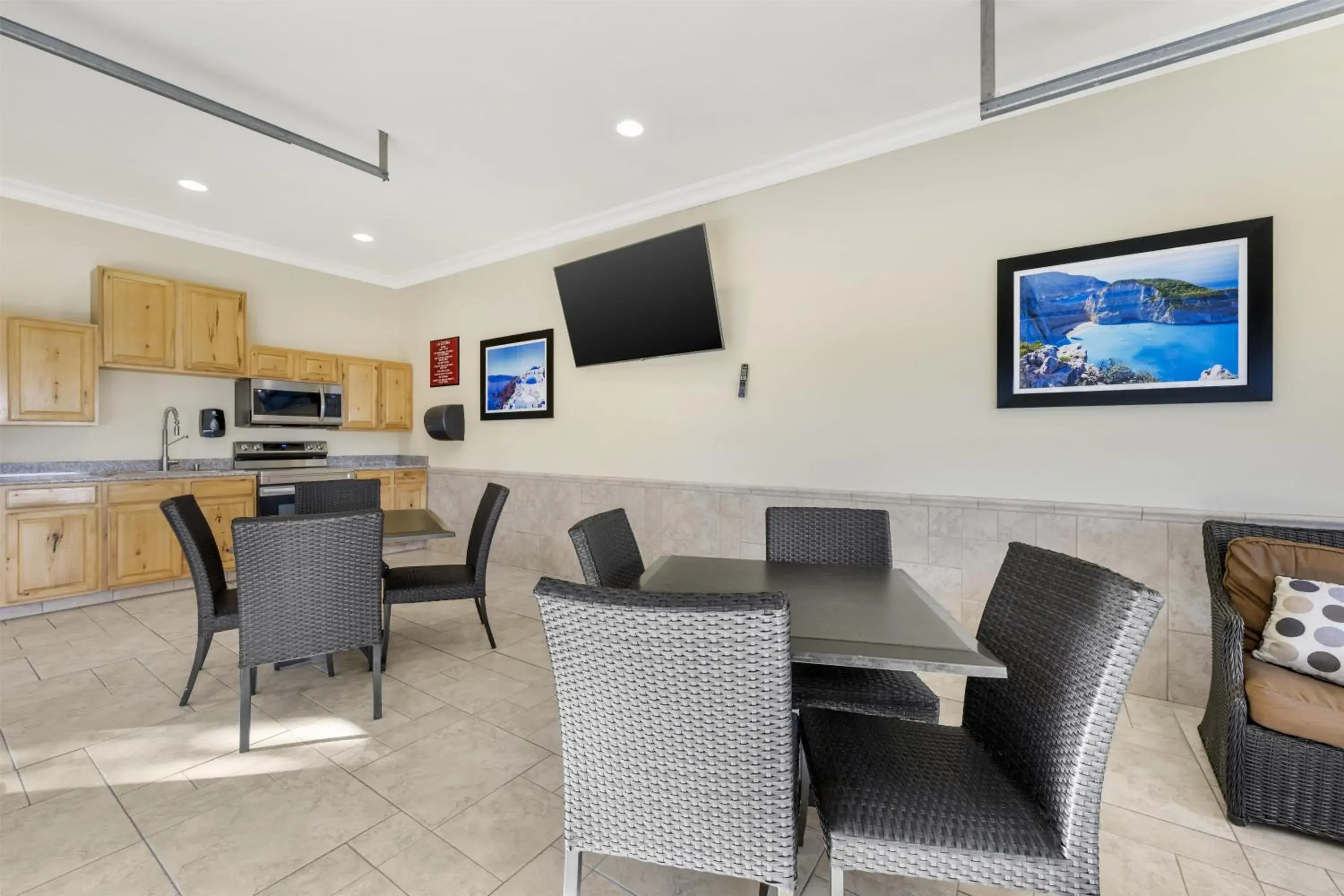 Property building in Best Western Plus Swiss Chalet Hotel & Suites Property building in Best Western Plus Swiss Chalet Hotel & Suites