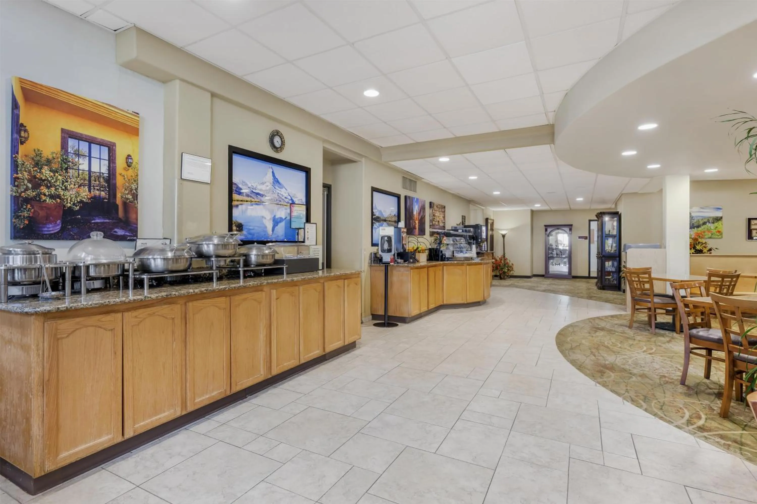 Breakfast in Best Western Plus Swiss Chalet Hotel & Suites