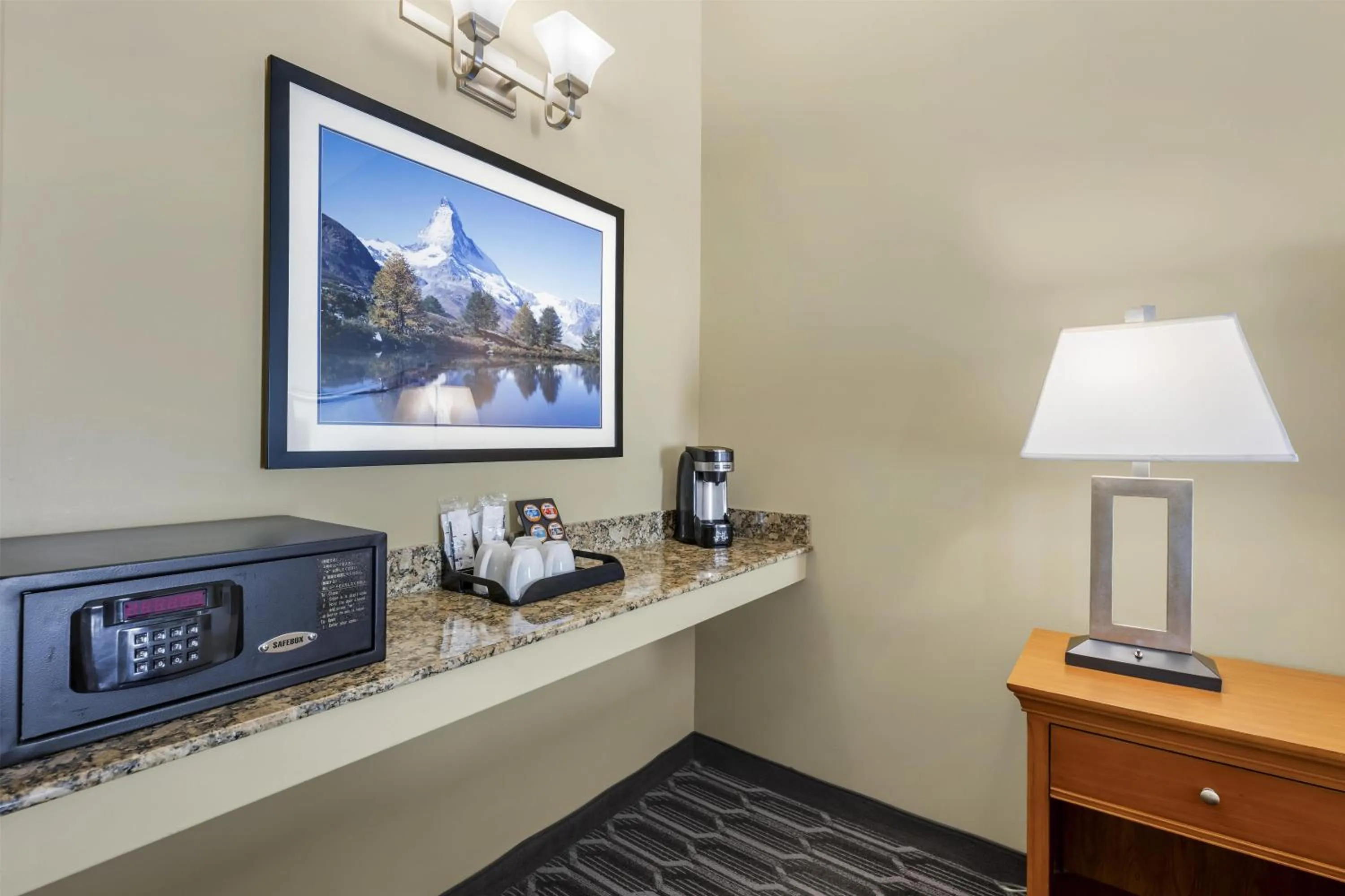 Bedroom in Best Western Plus Swiss Chalet Hotel & Suites