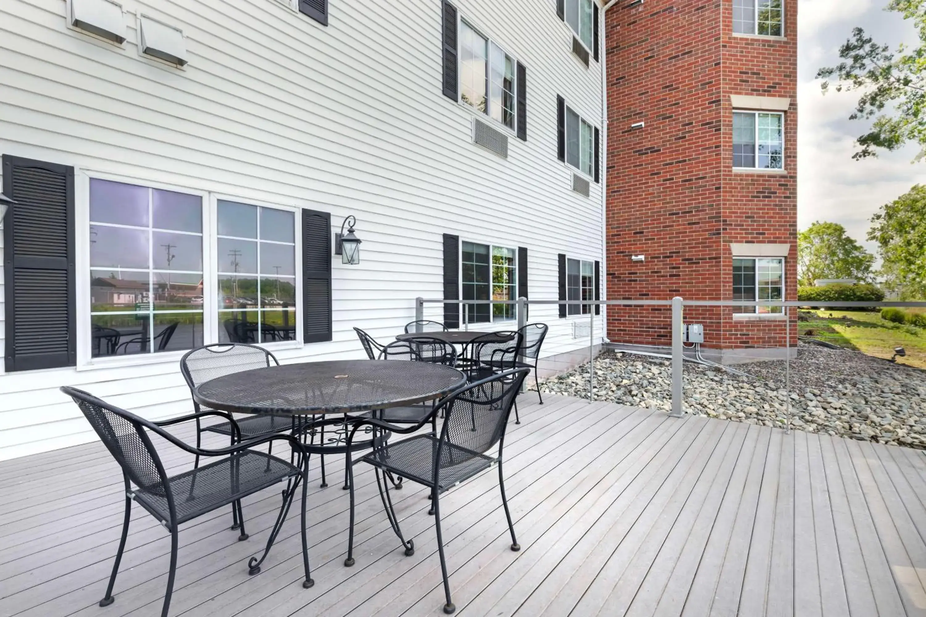 Property building in Best Western Plus Appleton Airport Mall Hotel Property building in Best Western Plus Appleton Airport Mall Hotel