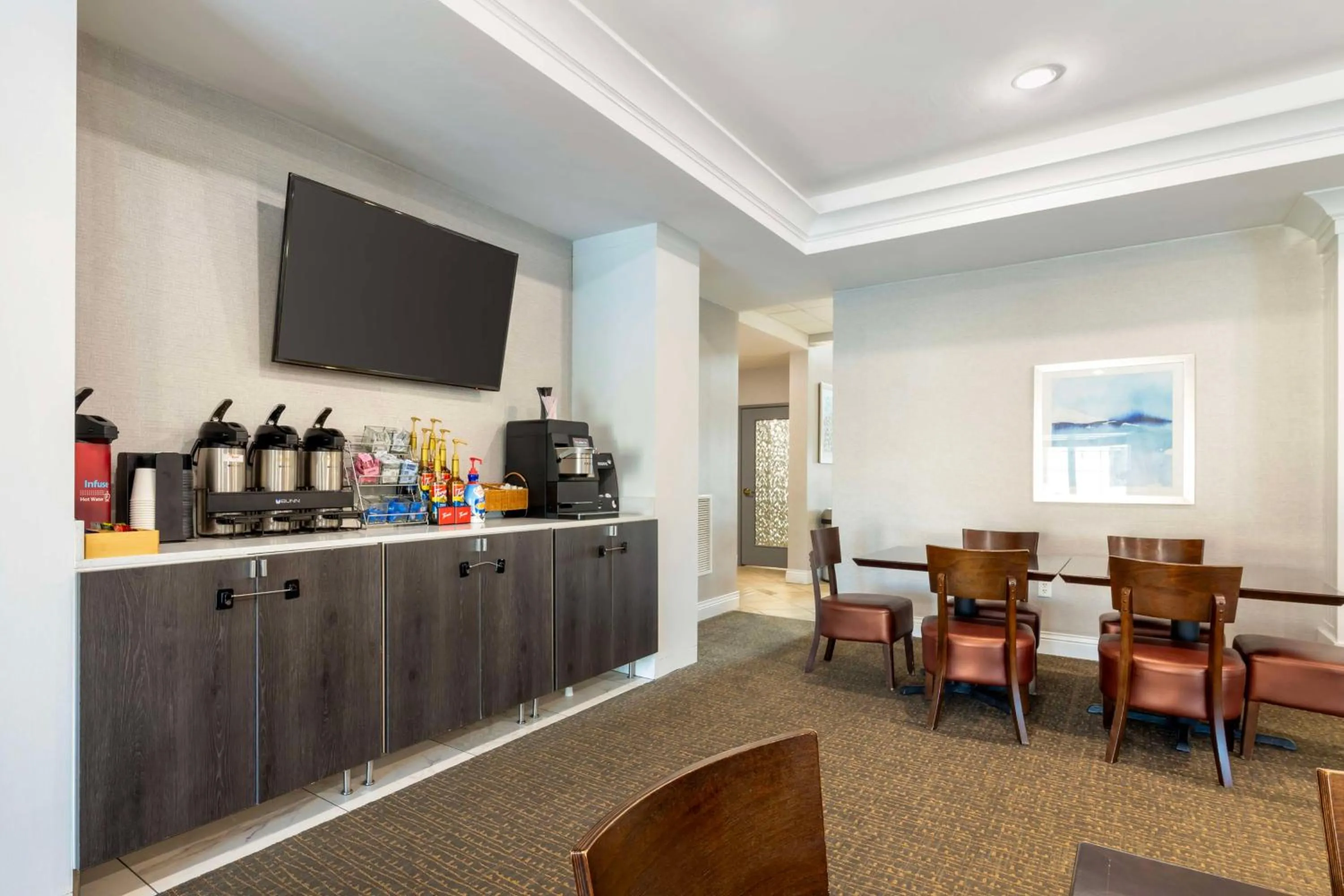 Breakfast in Best Western Plus Appleton Airport Mall Hotel