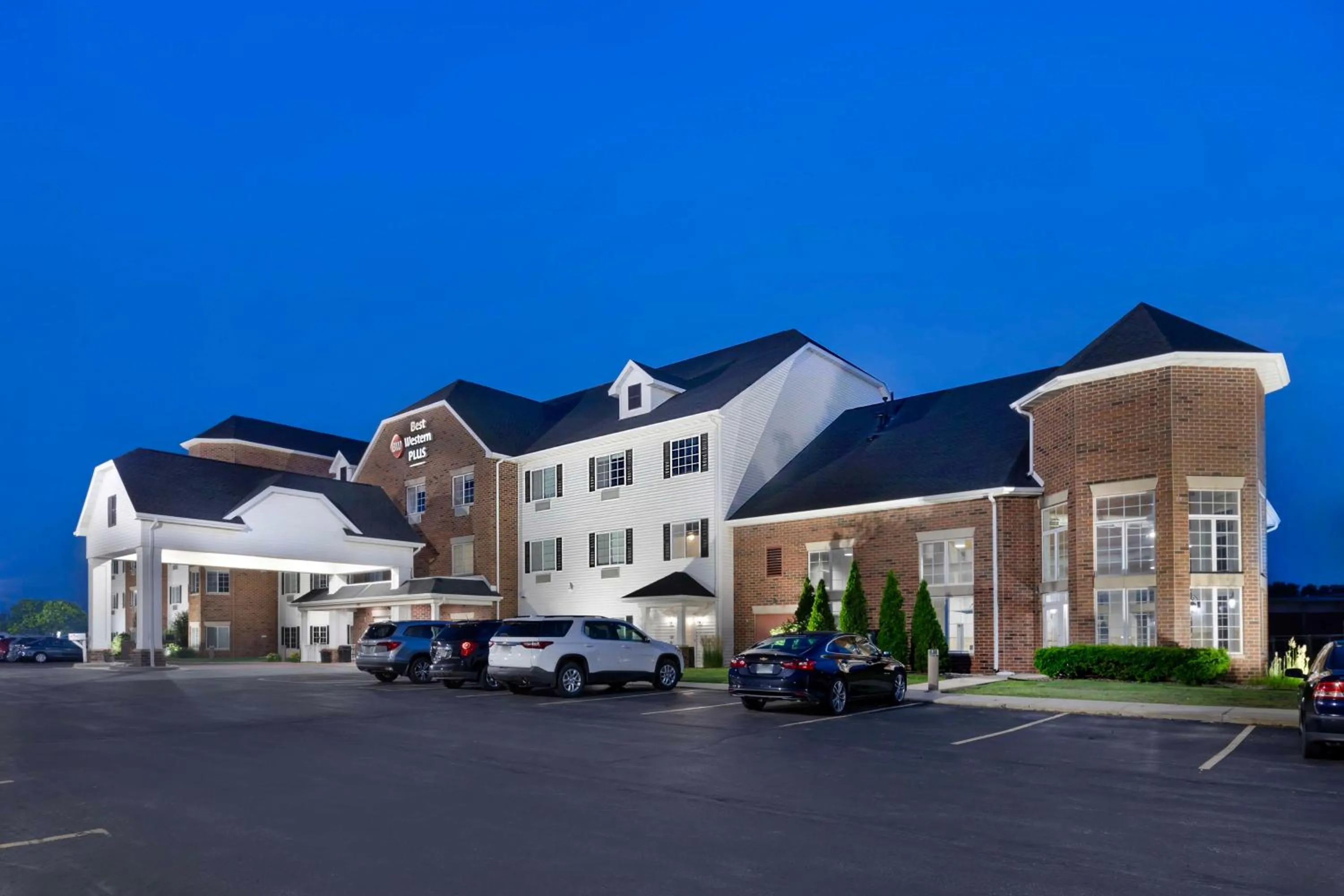 Property building in Best Western Plus Appleton Airport Mall Hotel
