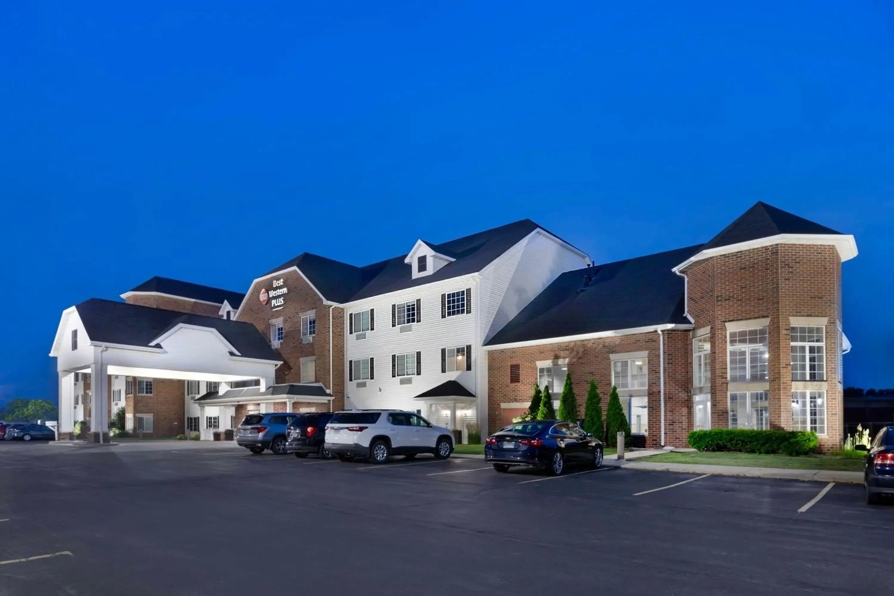 Property building in Best Western Plus Appleton Airport Mall Hotel Property building in Best Western Plus Appleton Airport Mall Hotel