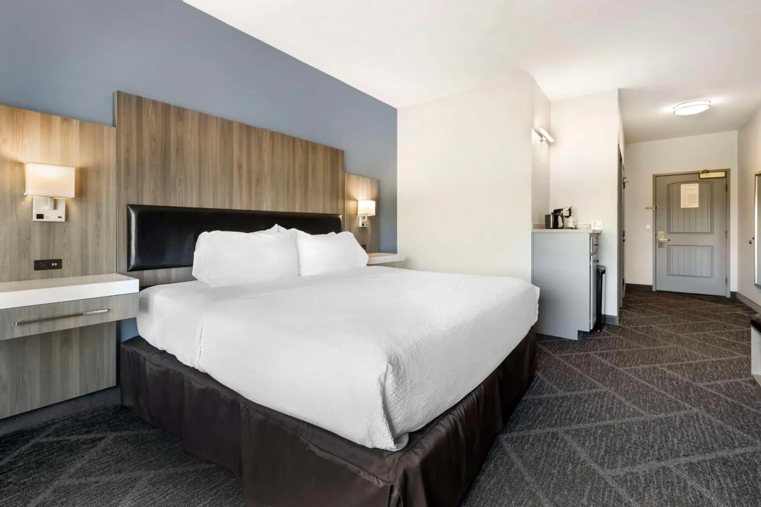 Bedroom, Bed in Best Western Plus Appleton Airport Mall Hotel Bedroom, Bed in Best Western Plus Appleton Airport Mall Hotel