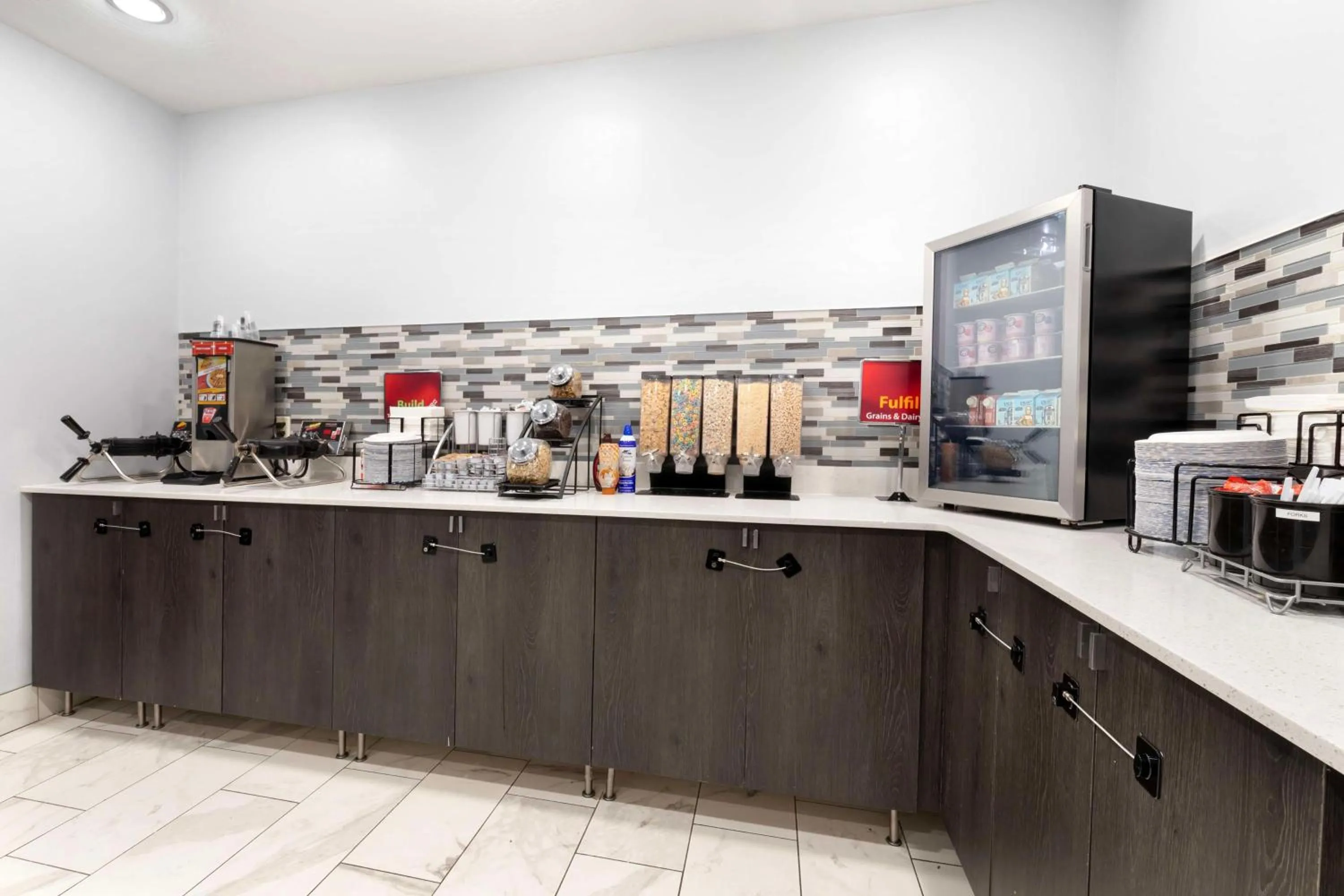 Breakfast in Best Western Plus Appleton Airport Mall Hotel