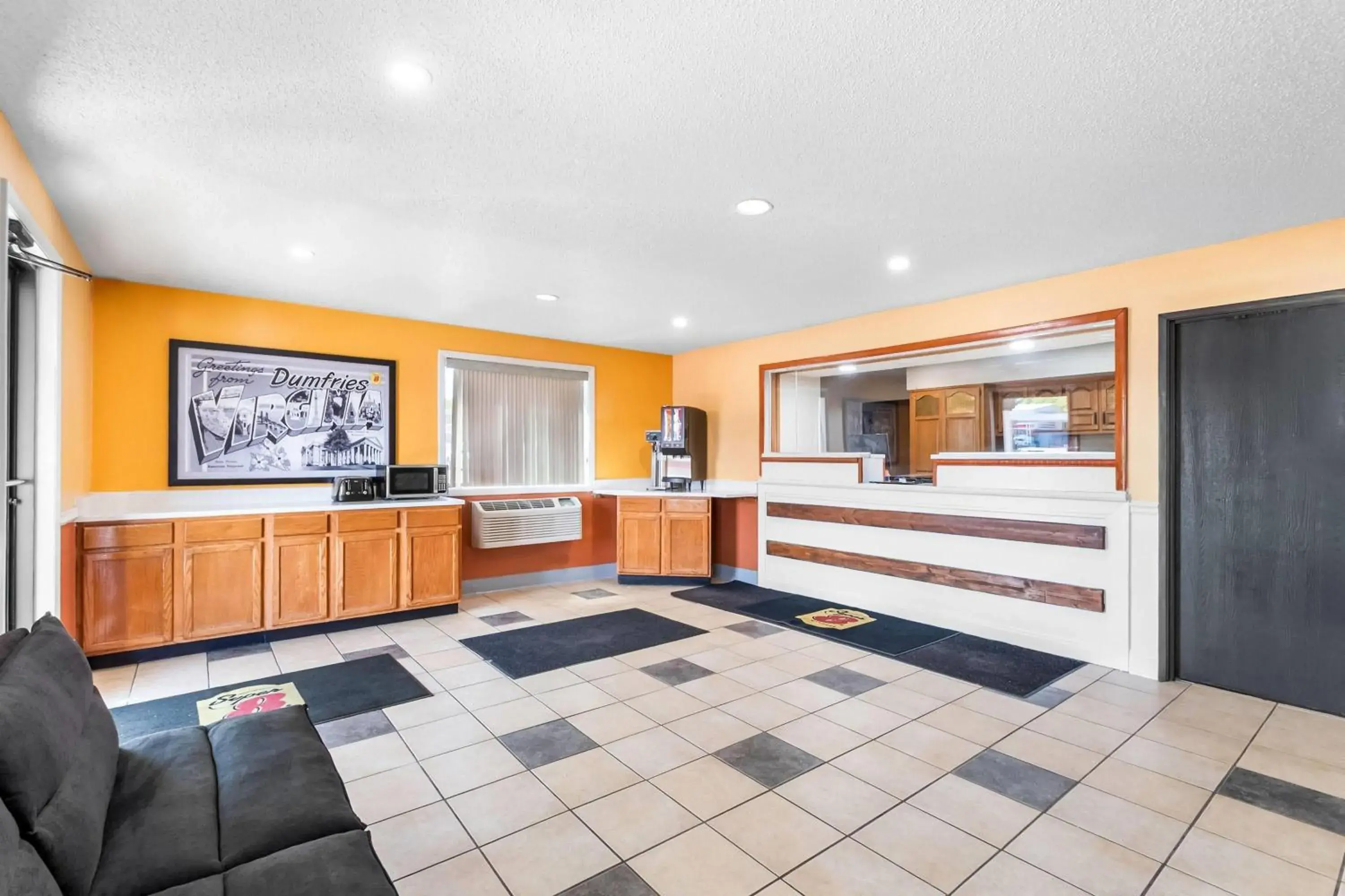 Lobby or reception in Super 8 by Wyndham Dumfries/Quantico Lobby or reception in Super 8 by Wyndham Dumfries/Quantico