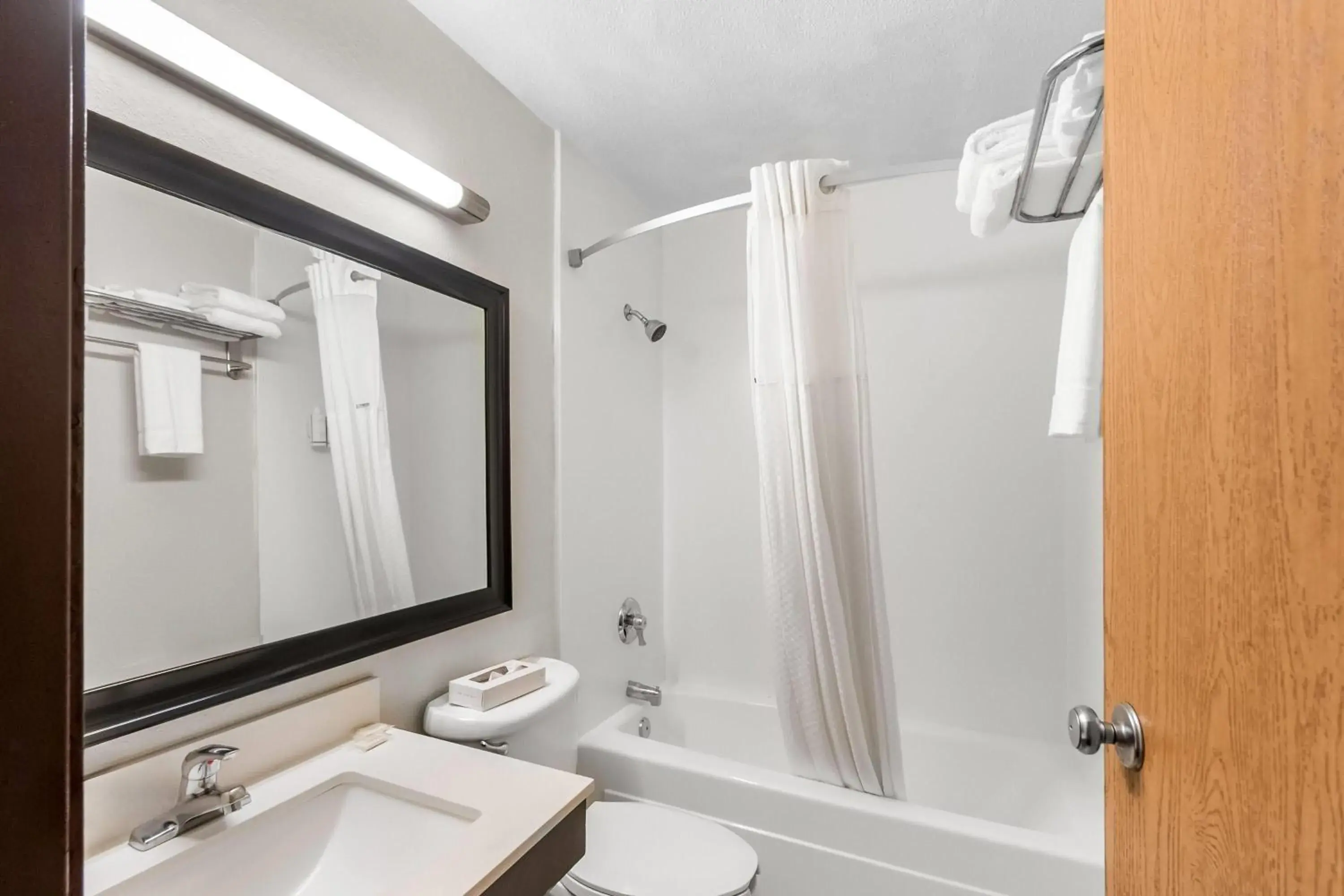 Double Room with Two Double Beds - Smoking in Super 8 by Wyndham Dumfries/Quantico Double Room with Two Double Beds - Smoking in Super 8 by Wyndham Dumfries/Quantico