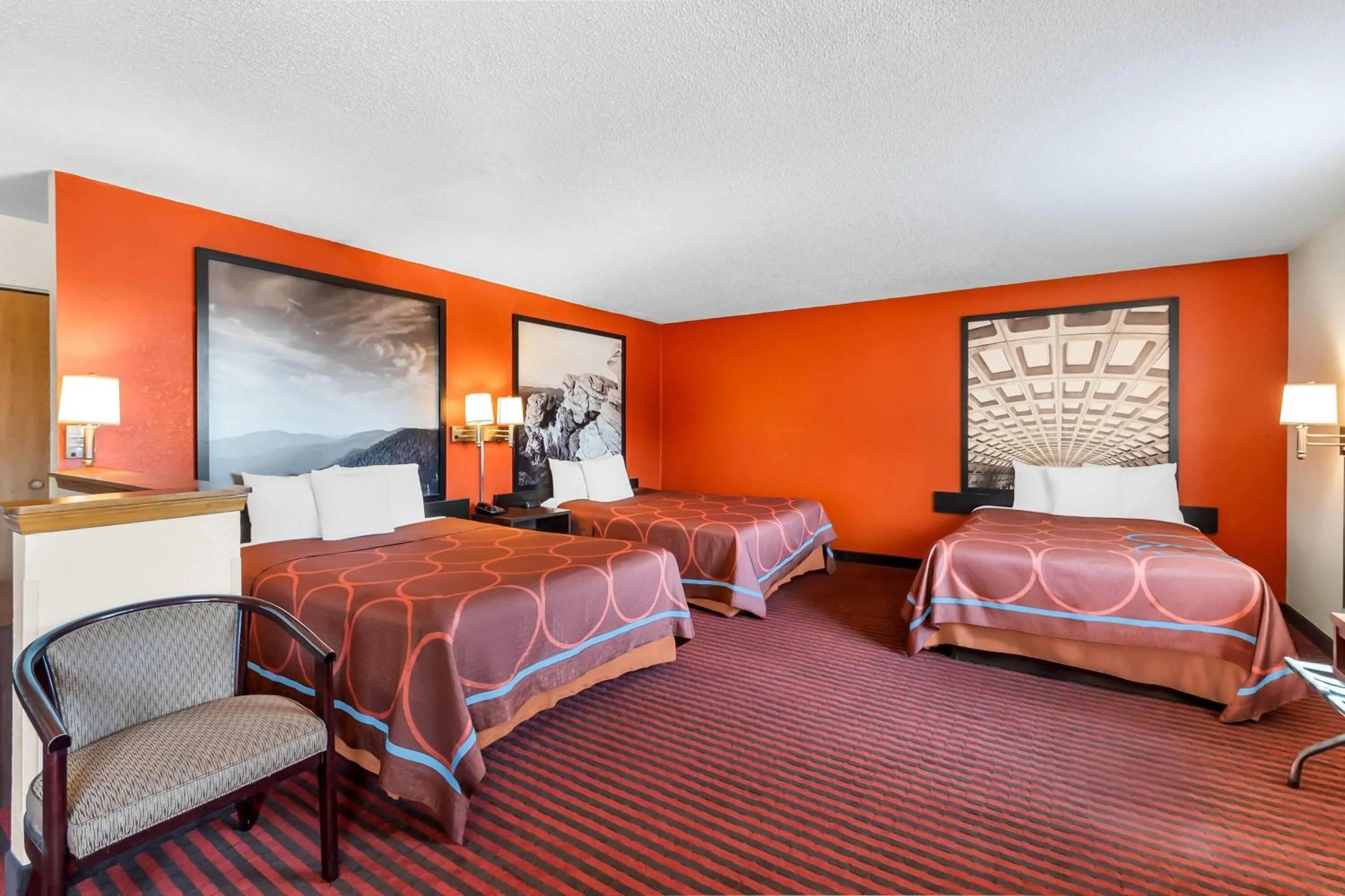 Photo of the whole room, Bed in Super 8 by Wyndham Dumfries/Quantico