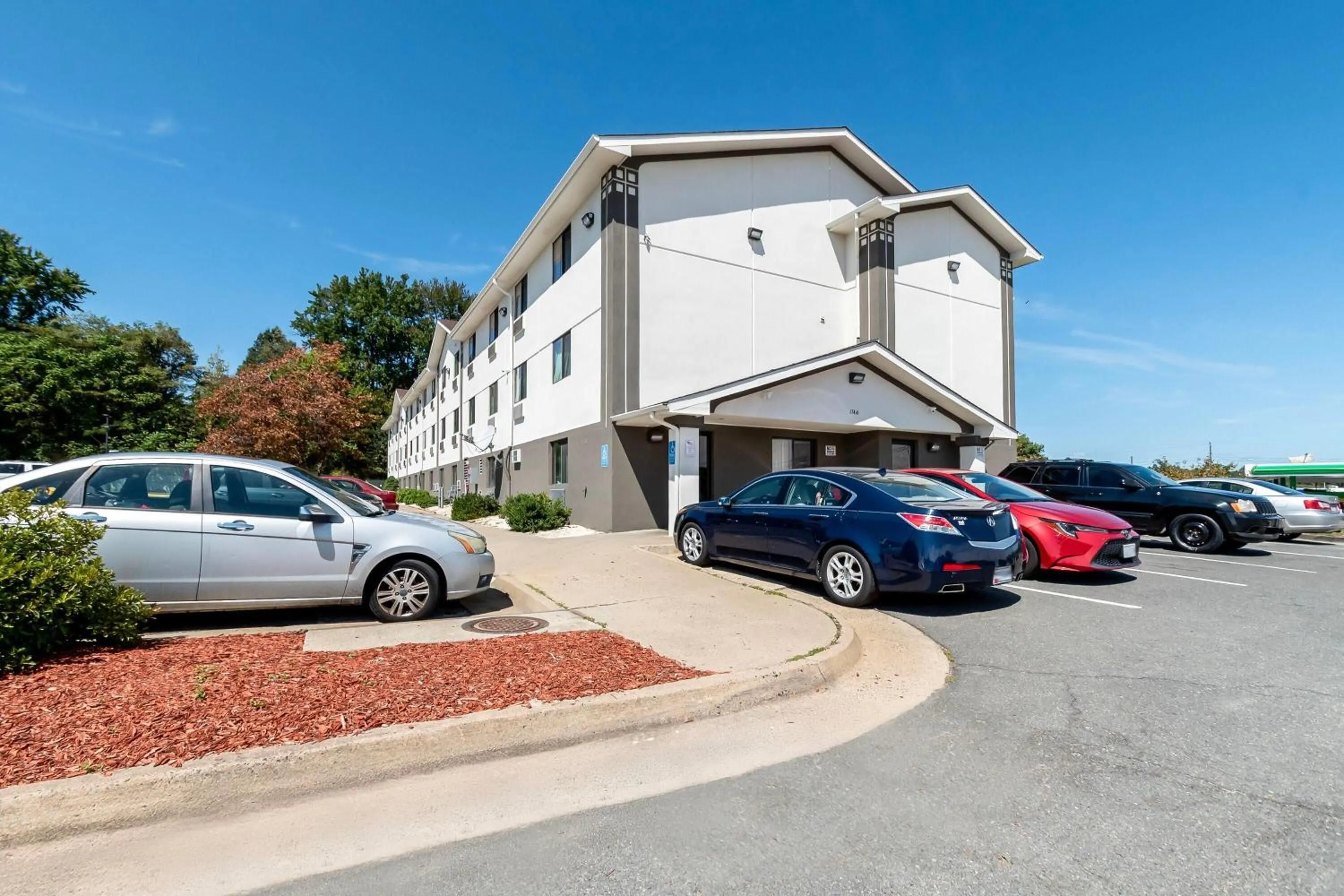 Property building in Super 8 by Wyndham Dumfries/Quantico