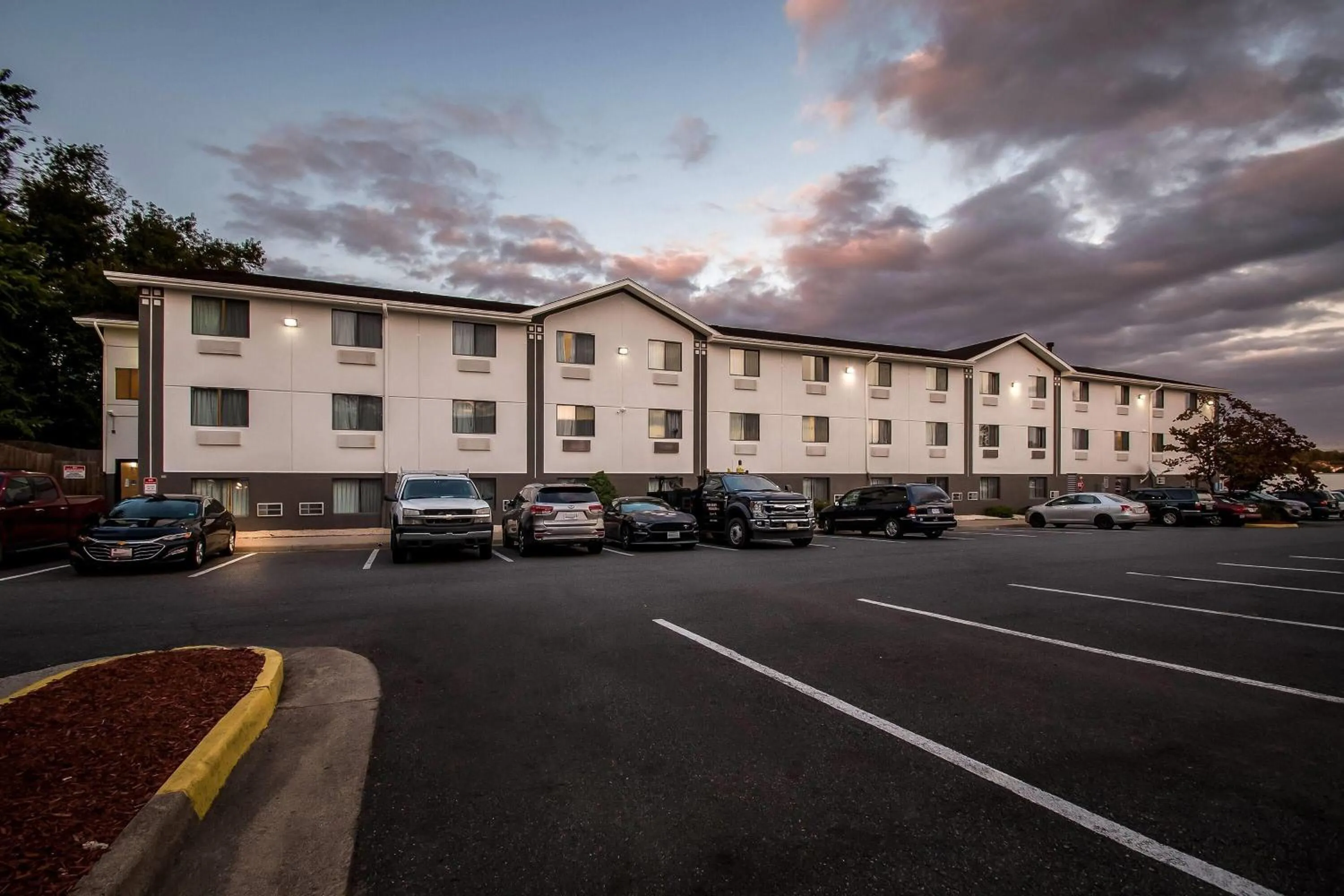 Property building in Super 8 by Wyndham Dumfries/Quantico