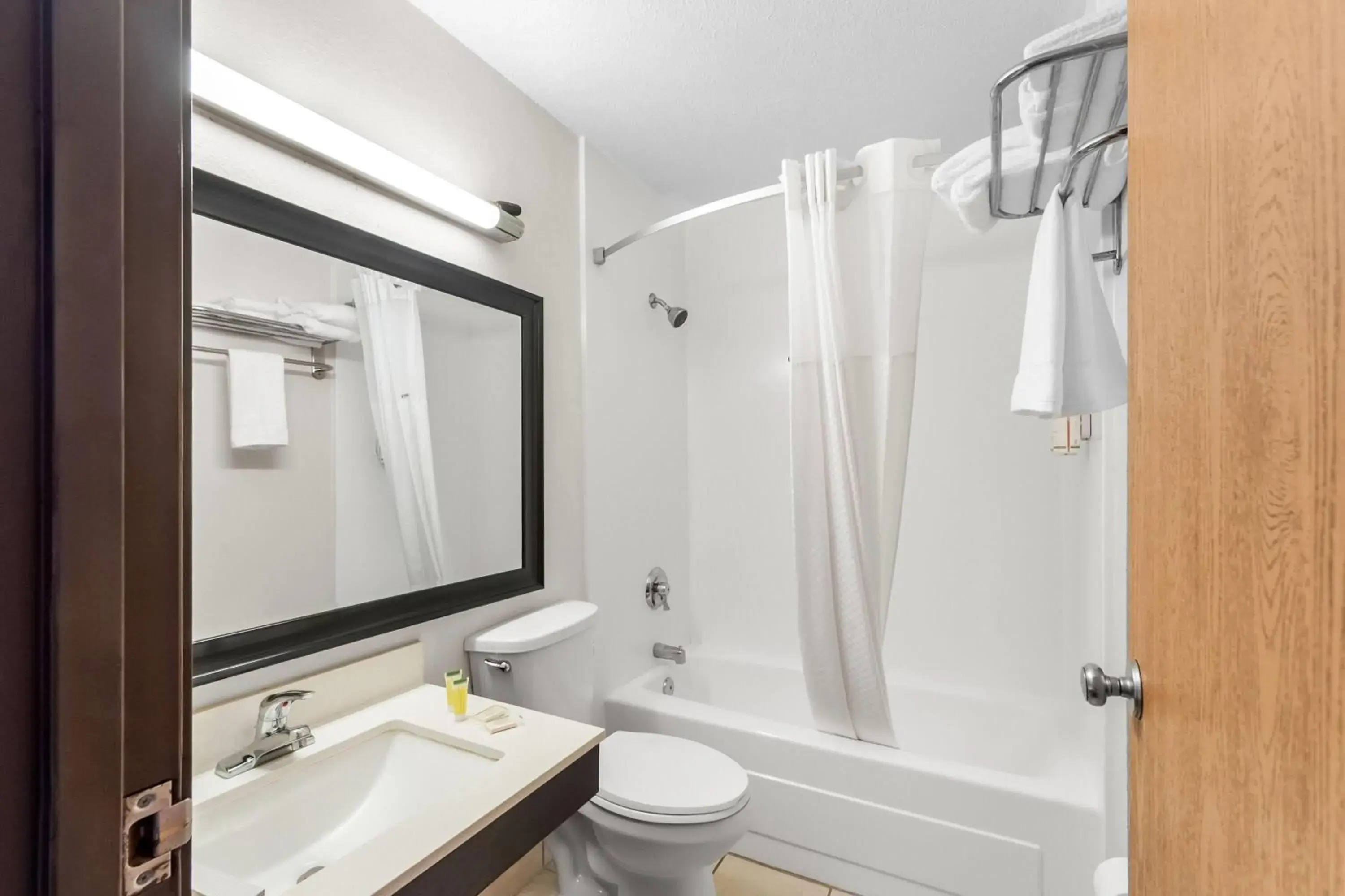 Double Room with Two Double Beds - Non-Smoking in Super 8 by Wyndham Dumfries/Quantico Double Room with Two Double Beds - Non-Smoking in Super 8 by Wyndham Dumfries/Quantico