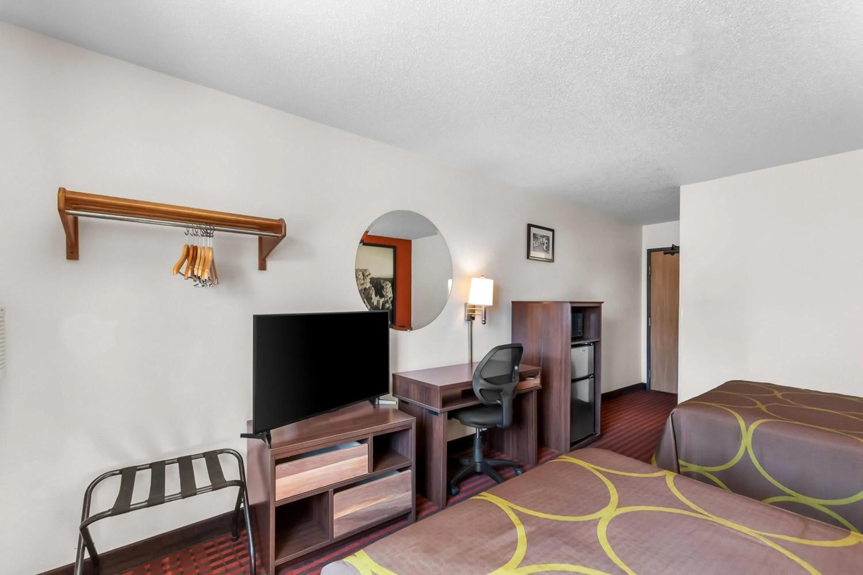 Bed in Super 8 by Wyndham Dumfries/Quantico