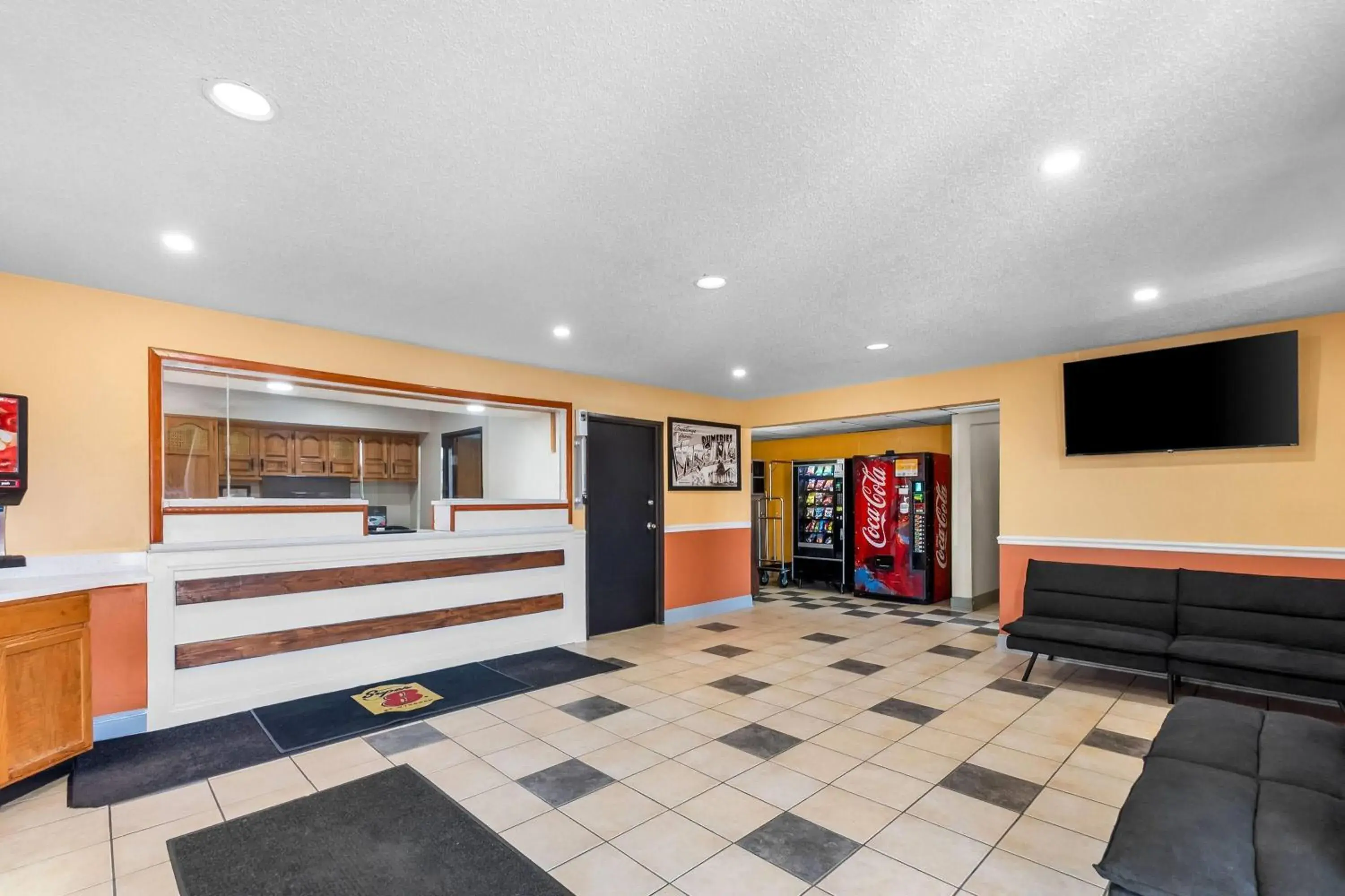 Lobby or reception in Super 8 by Wyndham Dumfries/Quantico Lobby or reception in Super 8 by Wyndham Dumfries/Quantico