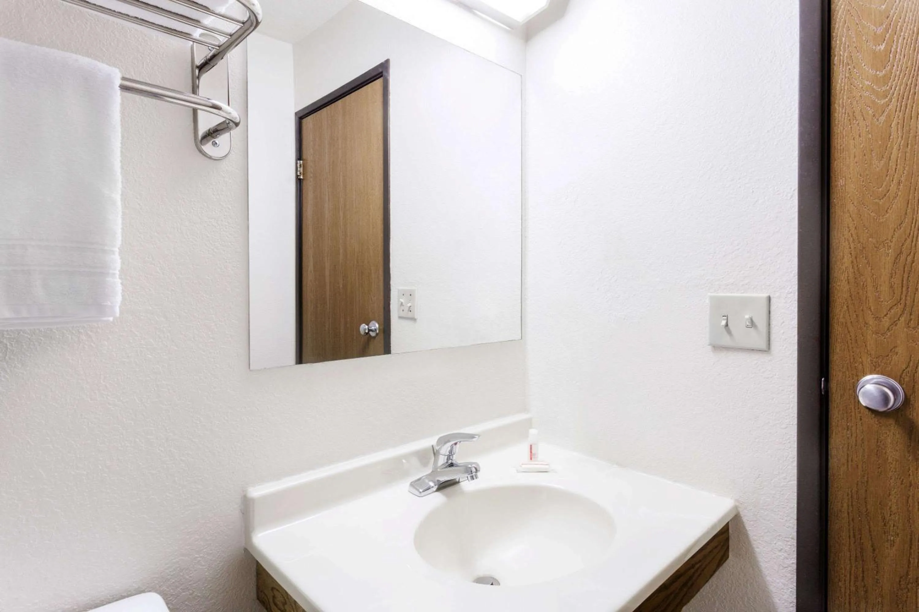 Studio Suite with Two Queen Beds - Smoking in Super 8 by Wyndham Dumfries/Quantico