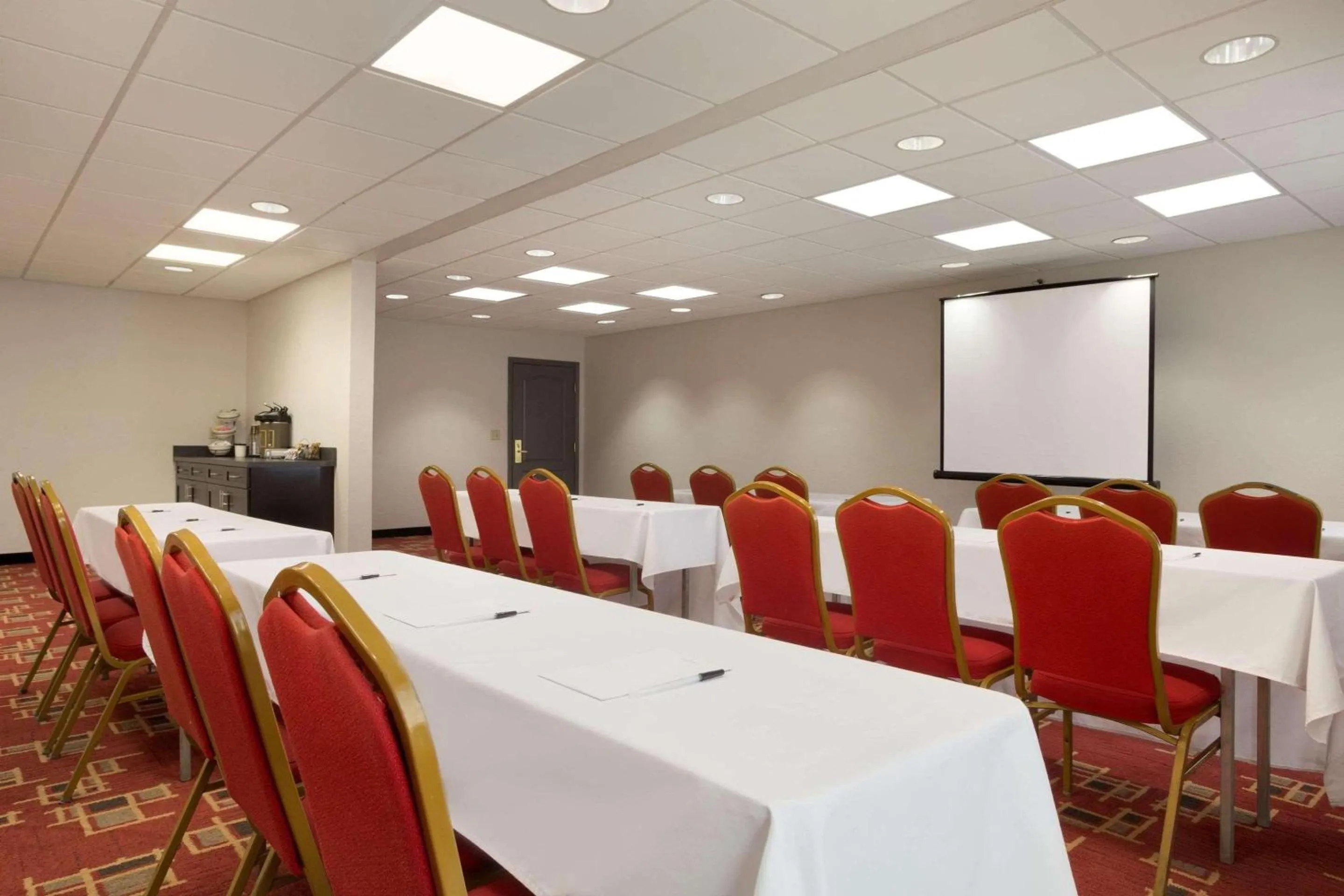 Meeting/conference room in Country Inn & Suites by Radisson, DFW Airport South, TX