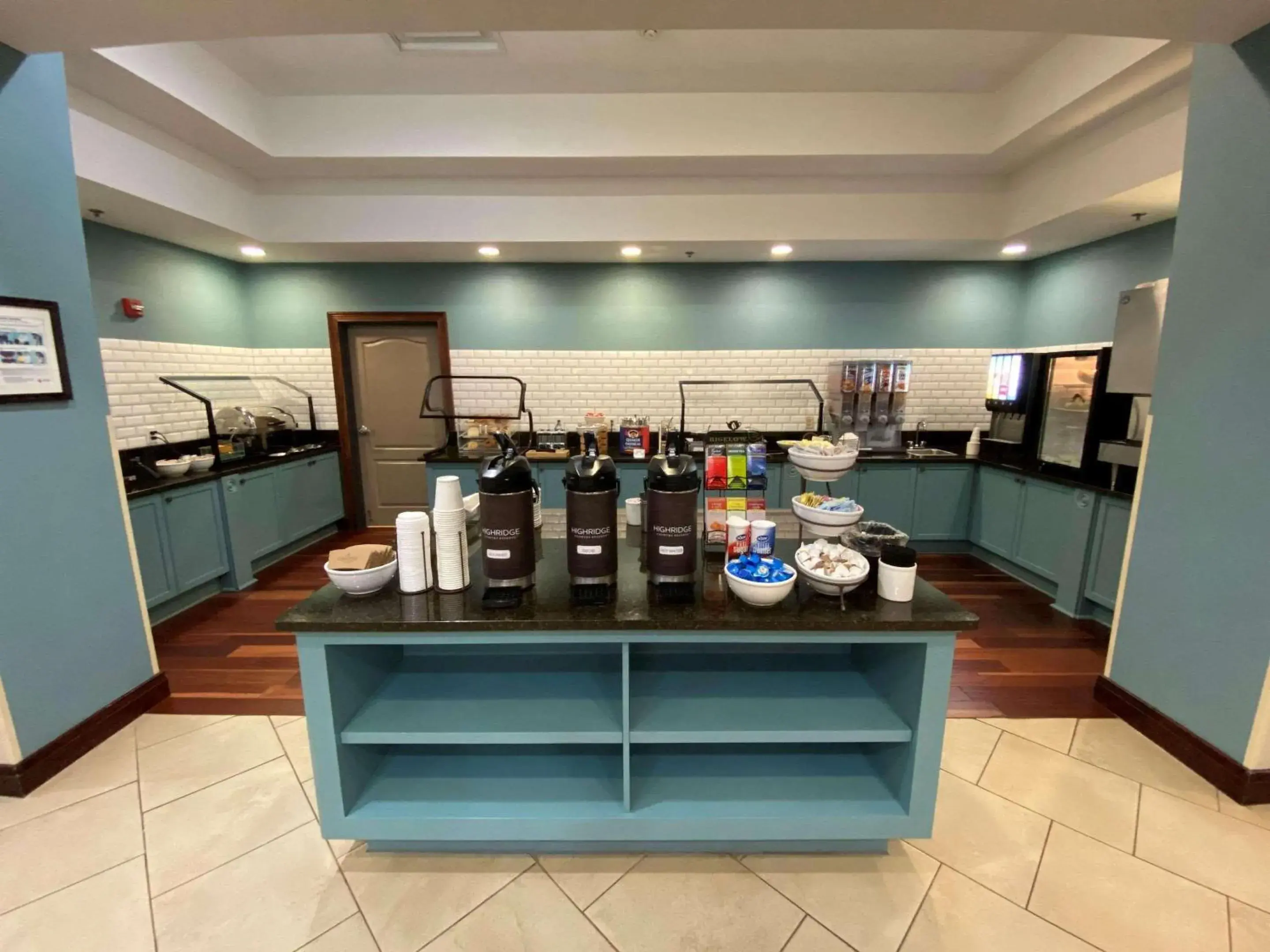 Breakfast in Country Inn & Suites by Radisson, Athens, GA Breakfast in Country Inn & Suites by Radisson, Athens, GA