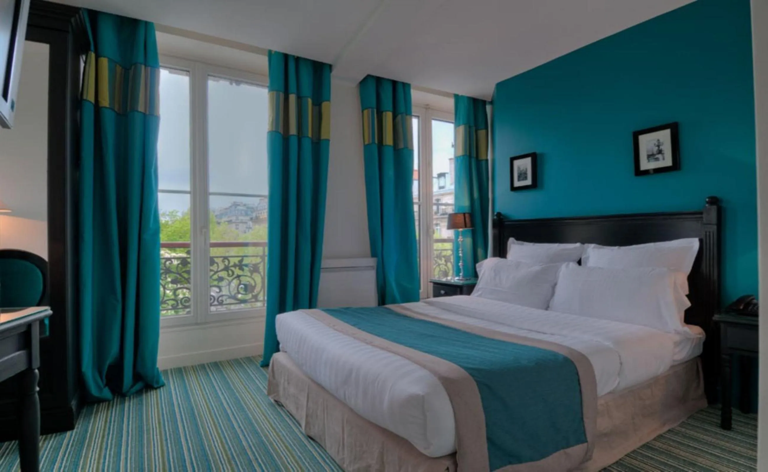 Bed in Hotel Cluny Square