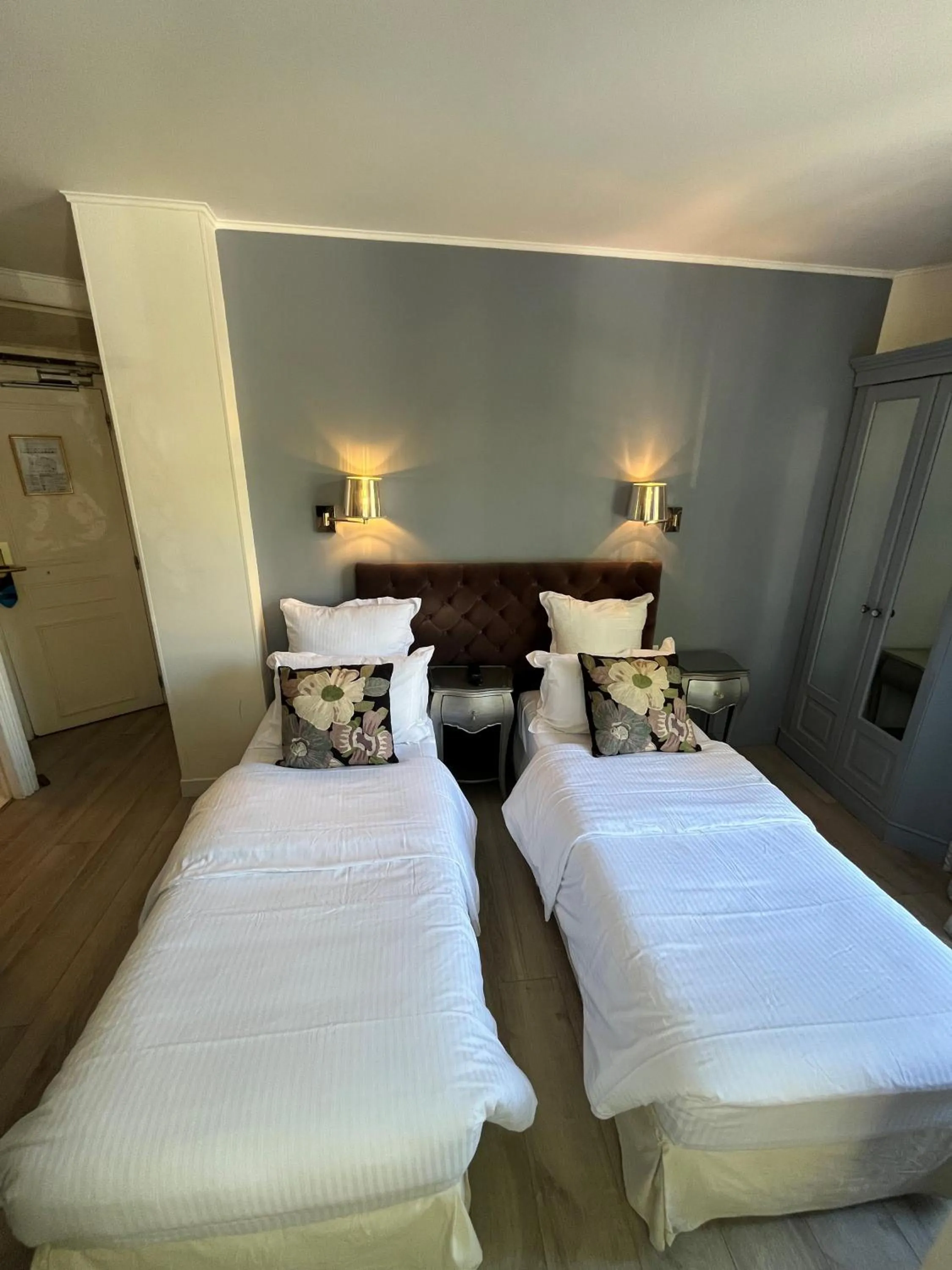 Bed in Hotel Cluny Square