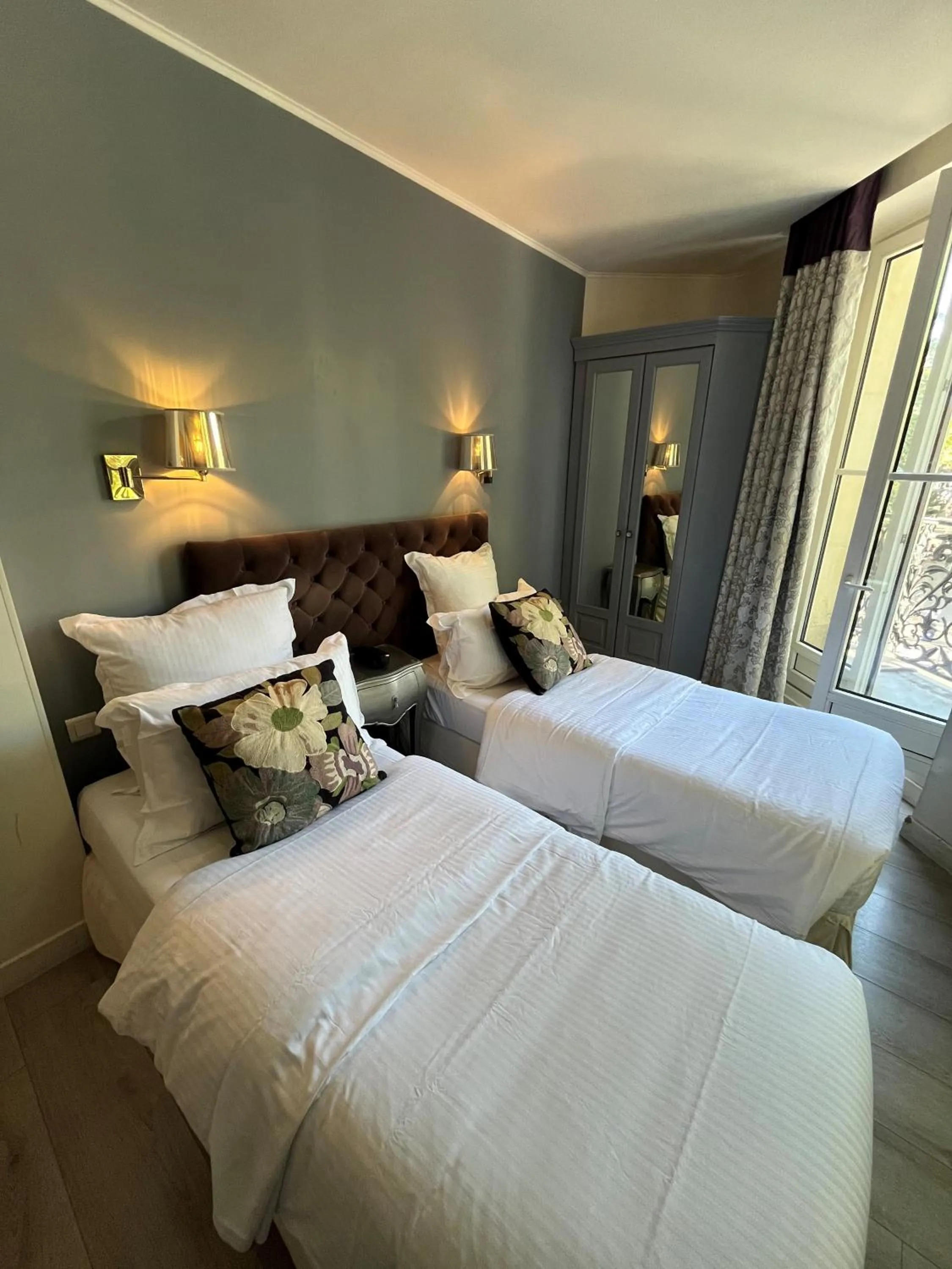 Bed in Hotel Cluny Square