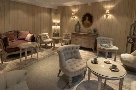 Restaurant/places to eat in Hotel Cluny Square