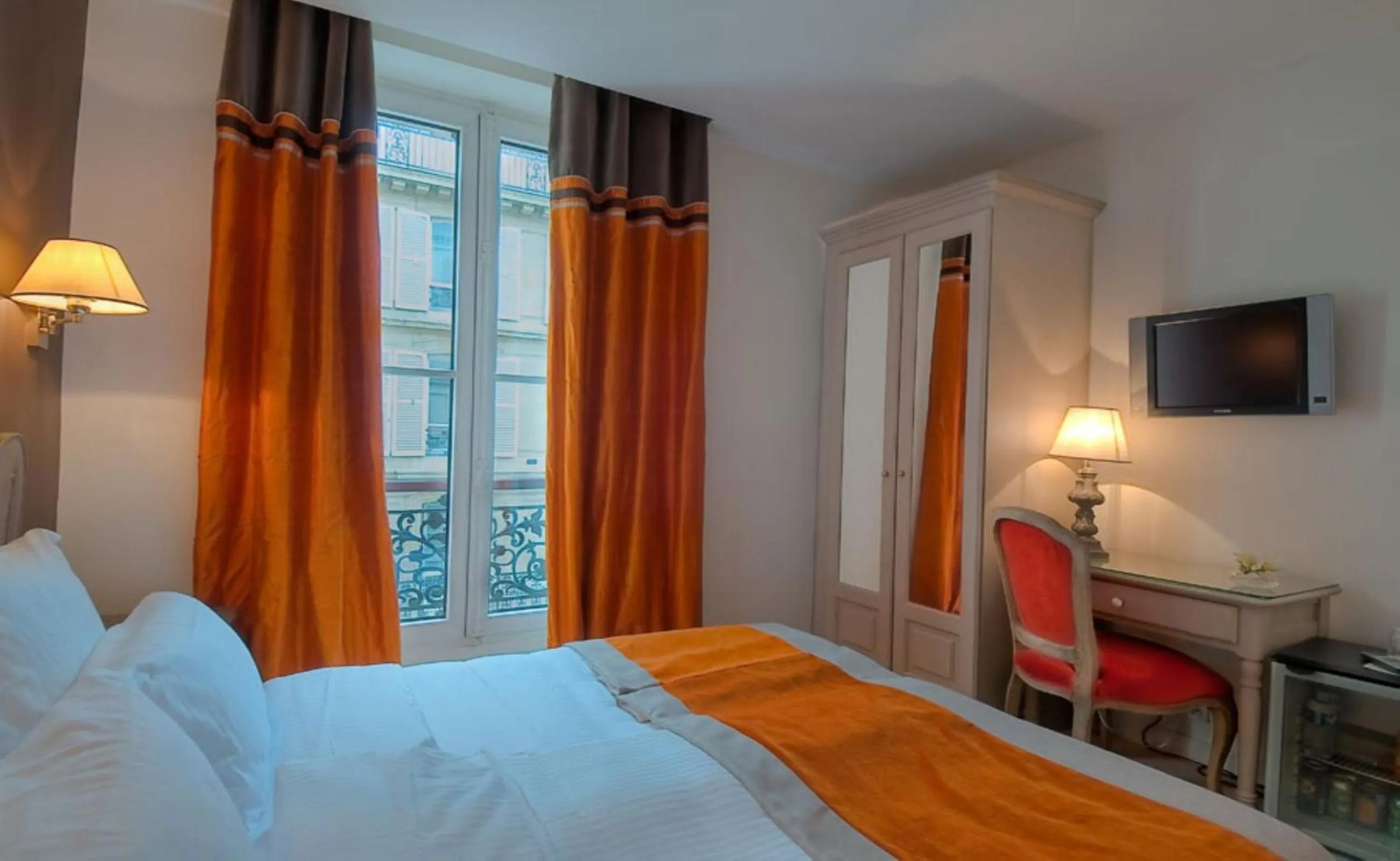 Bed in Hotel Cluny Square