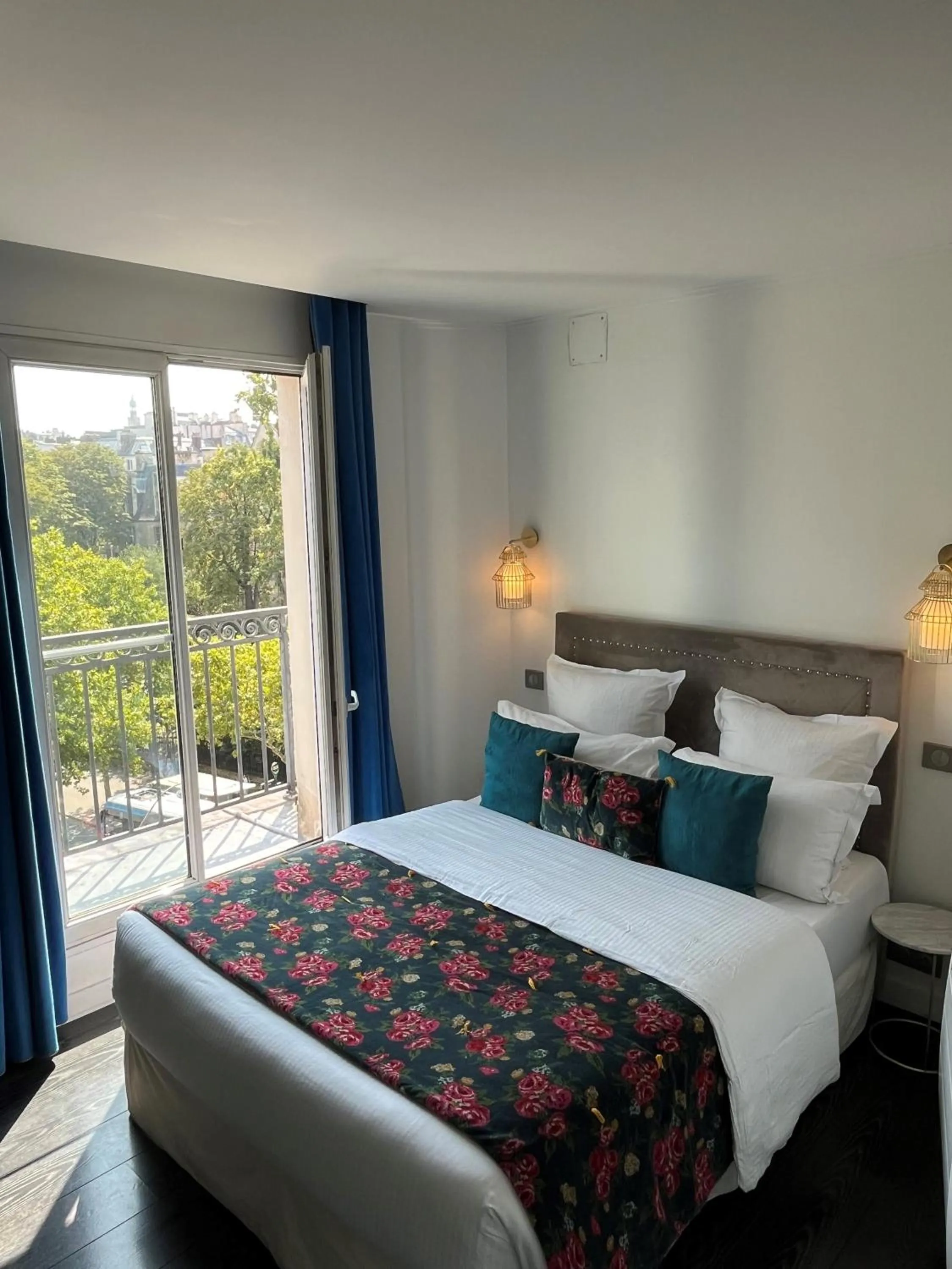 Bed in Hotel Cluny Square