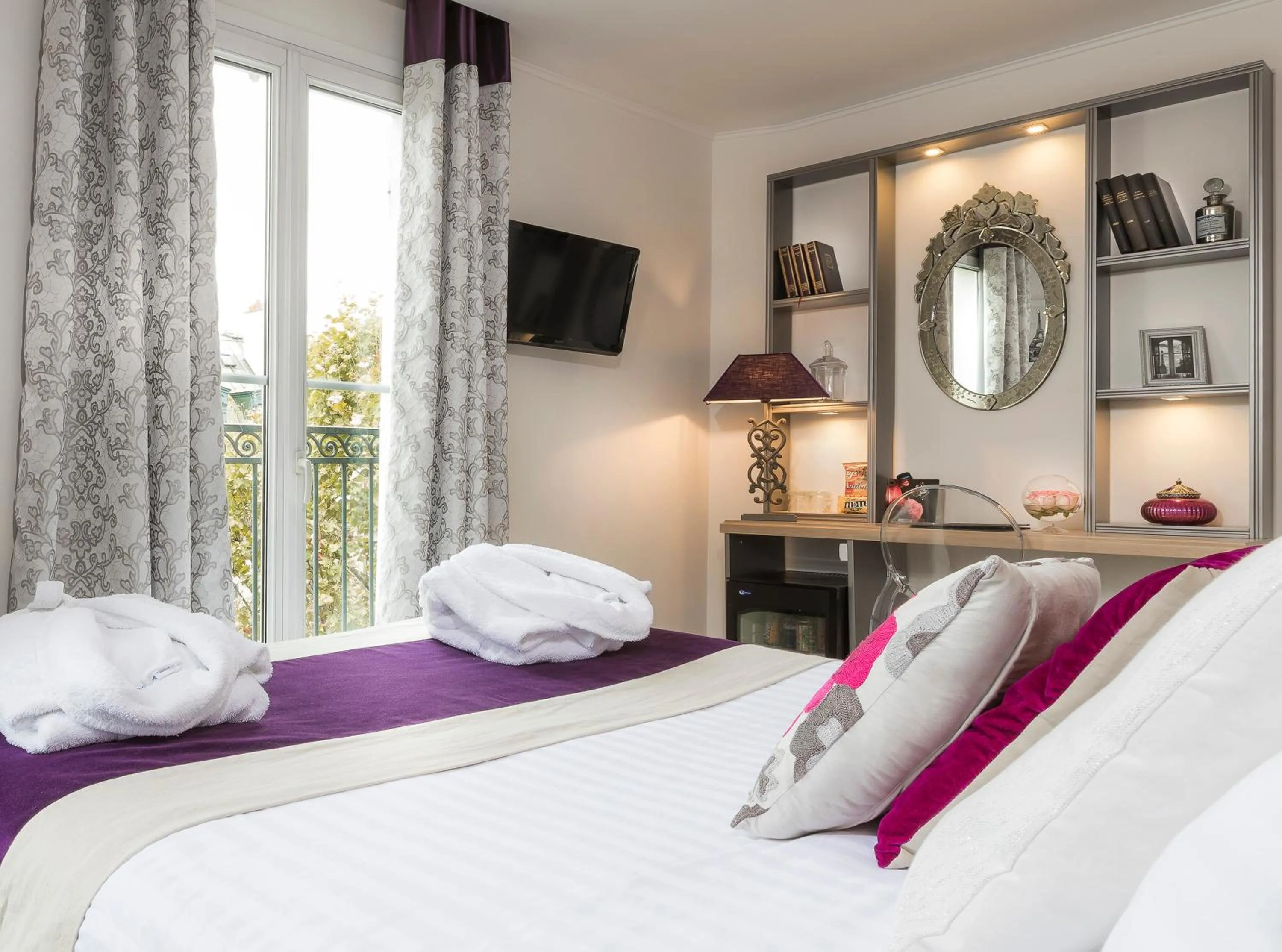 Bed in Hotel Cluny Square