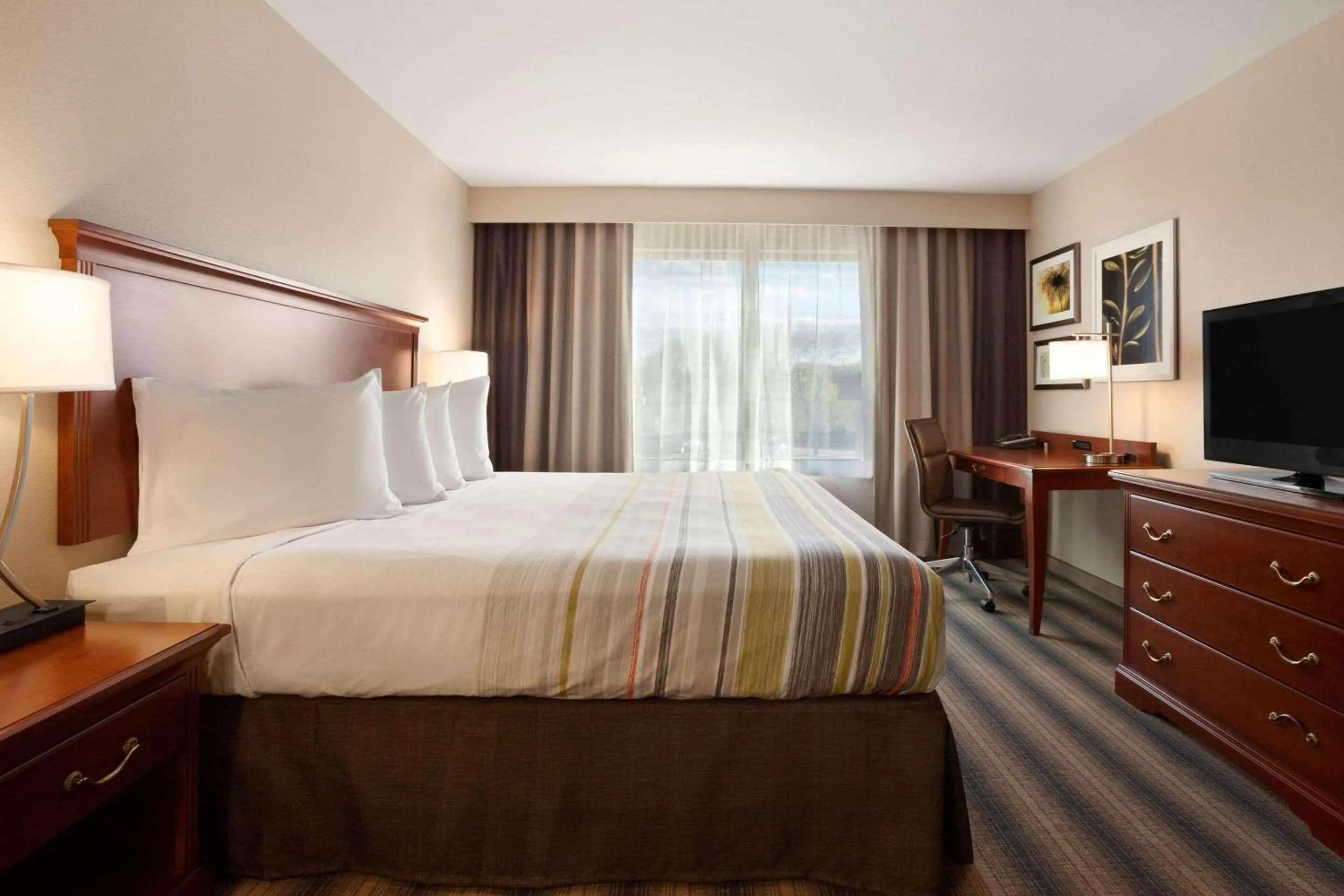 Bedroom, Bed in Country Inn & Suites by Radisson Roseville - St Paul