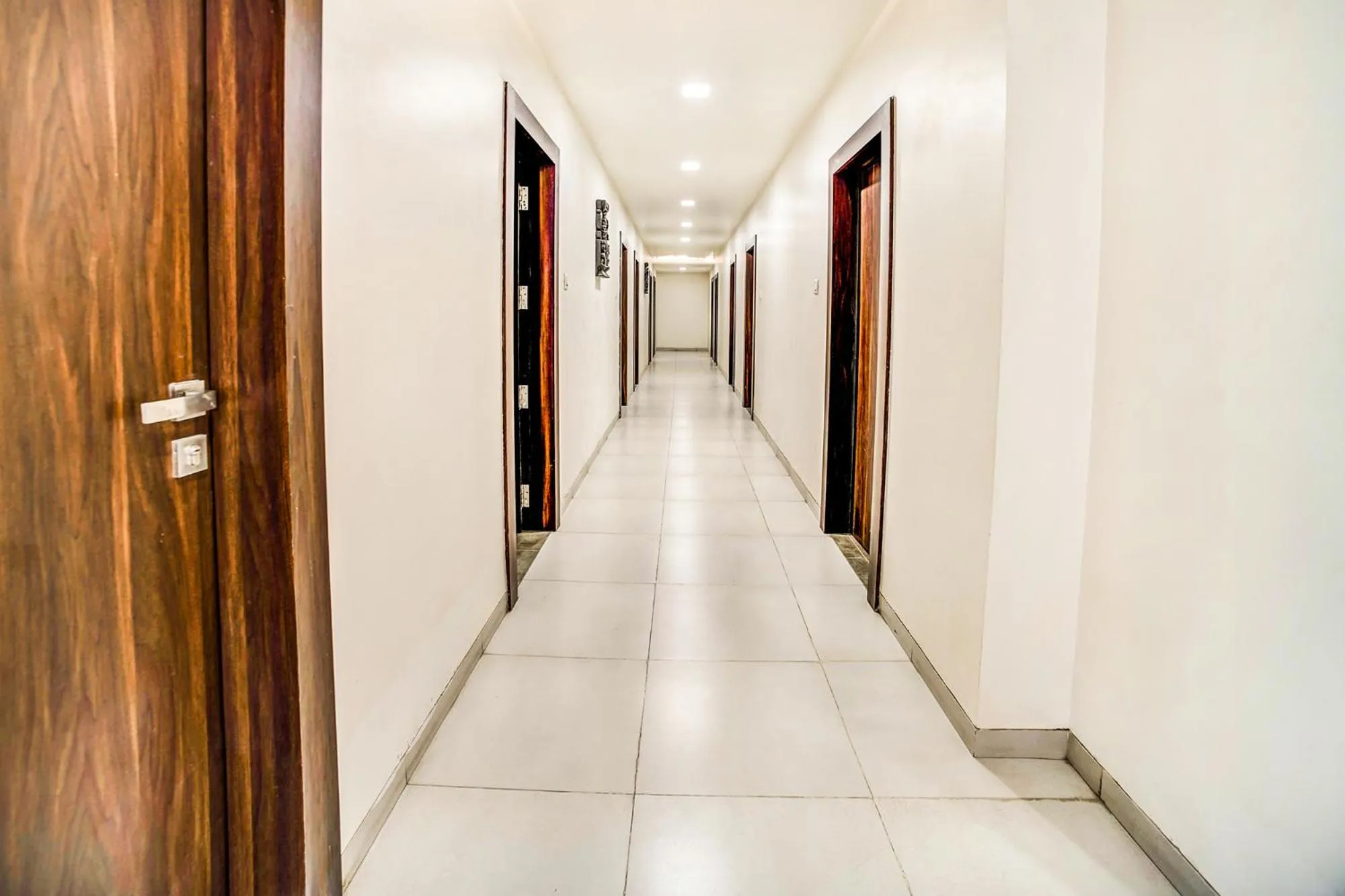 Lobby or reception in FabHotel Global Inn - Nr Sanjeevani Children's Hospital