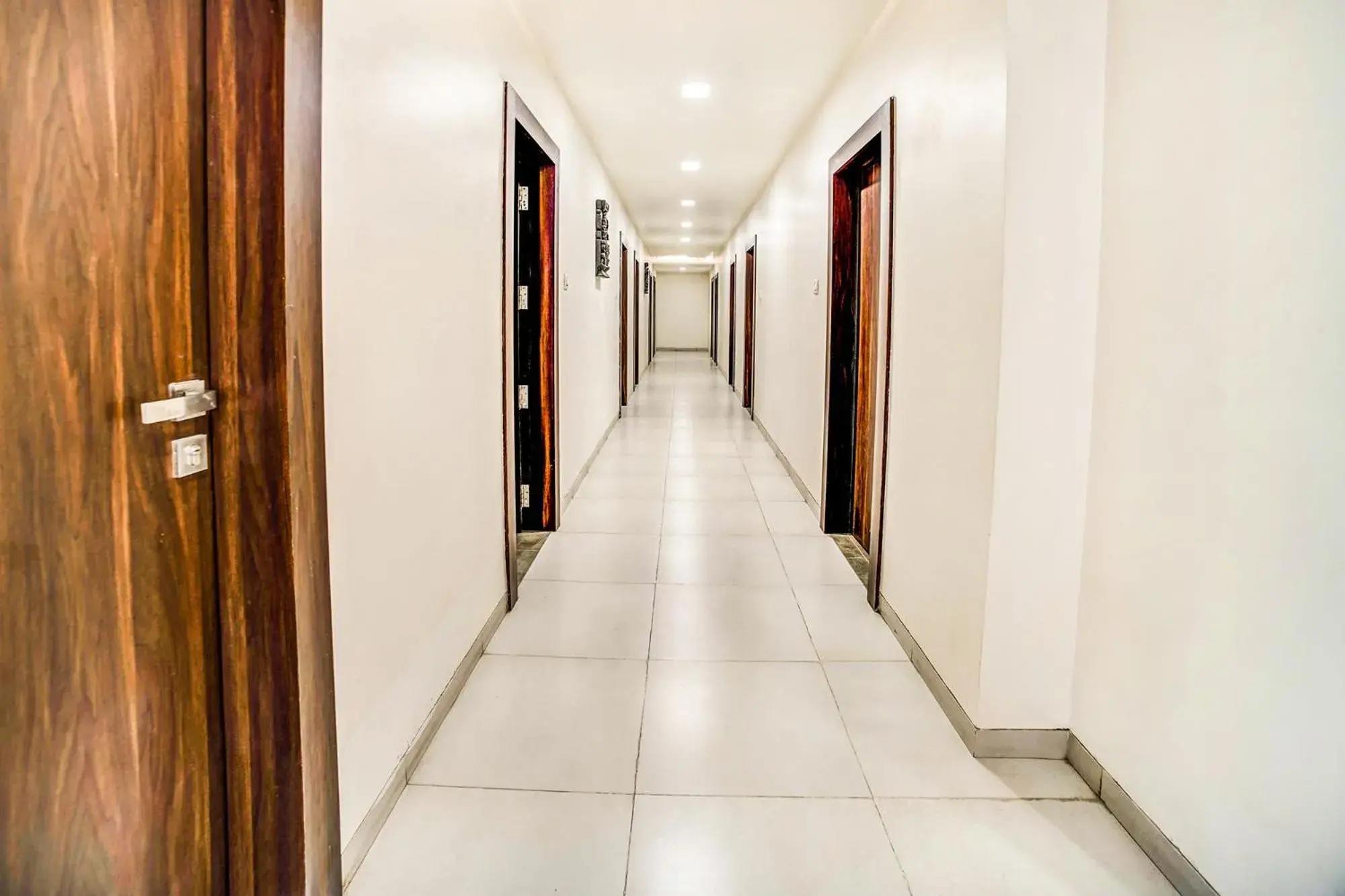 Lobby or reception in FabHotel Global Inn - Nr Sanjeevani Children's Hospital Lobby or reception in FabHotel Global Inn - Nr Sanjeevani Children's Hospital